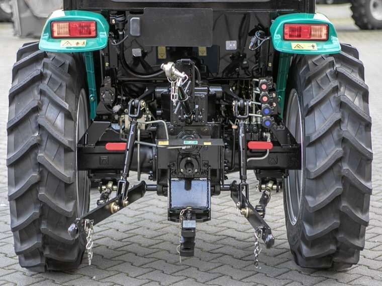 Tył Arbos 2025 TUZ belka dolna i wyjścia hydrauliczne