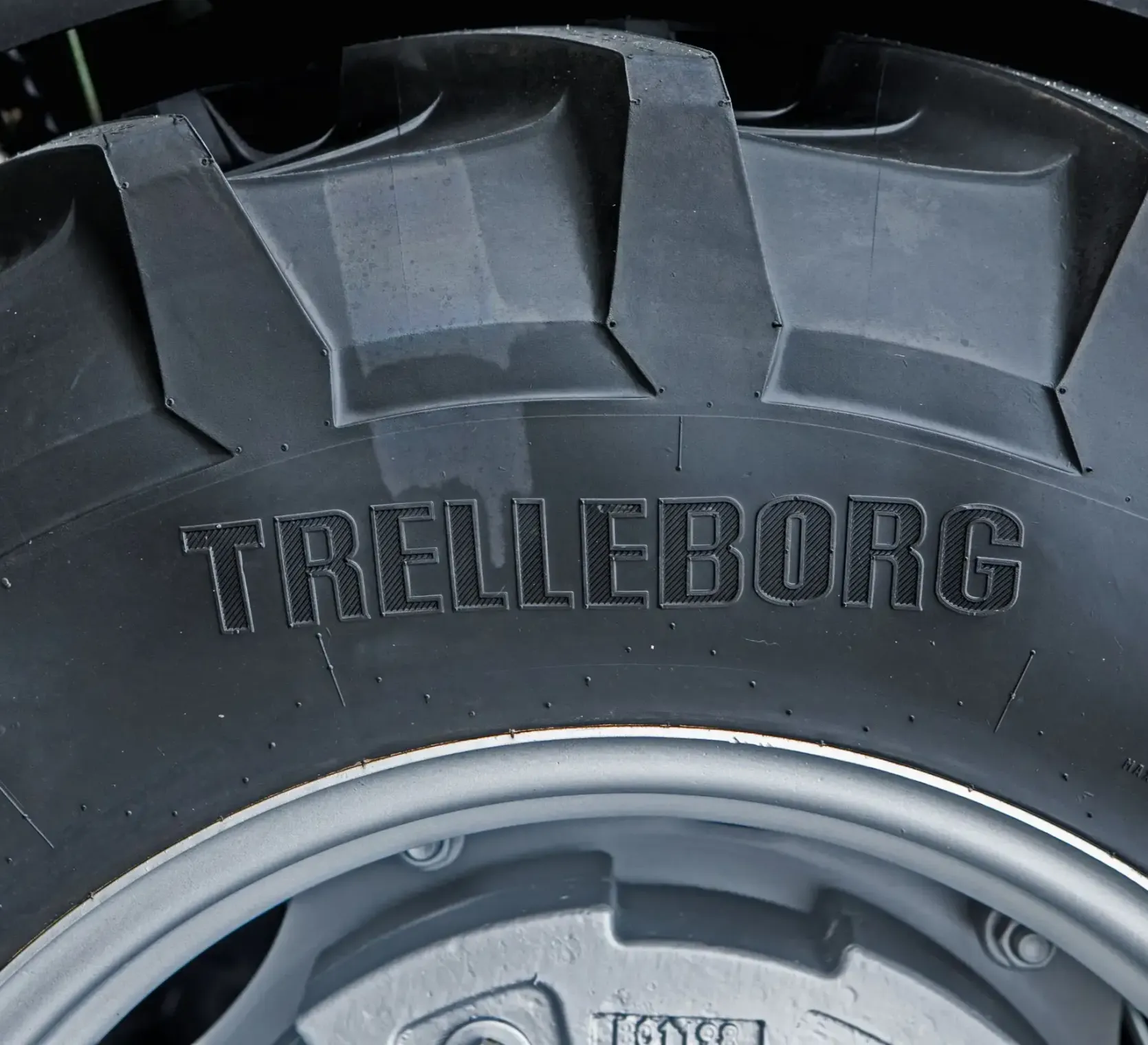 Ogumienie marki Trelleborg w ciągniku komunalnym Arbos 2040