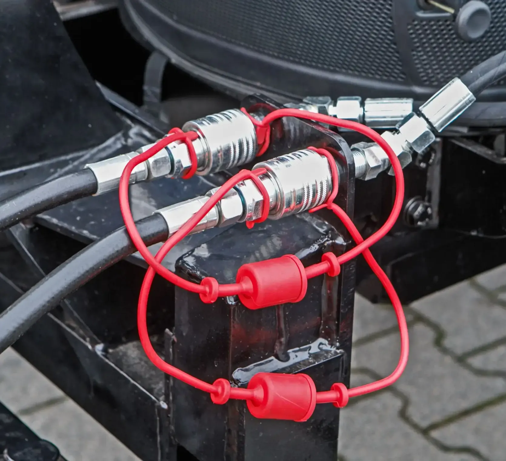Złącza hydrauliczne spychacza do śniegu