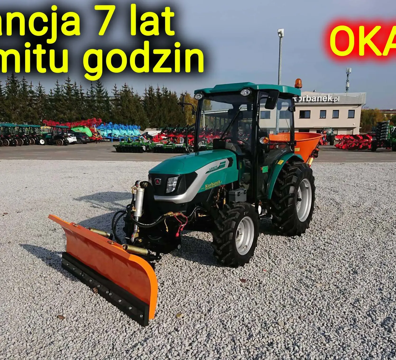 Ciągnik Arbos 2040 + spychacz + posypywarka widok przodu z lewej strony
