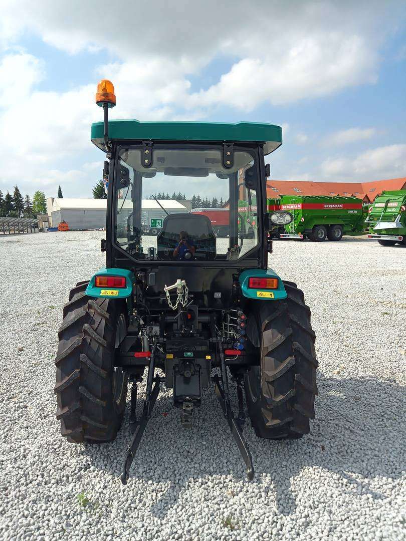 Ciągnik rolniczy Arbos 2040 z tyłu