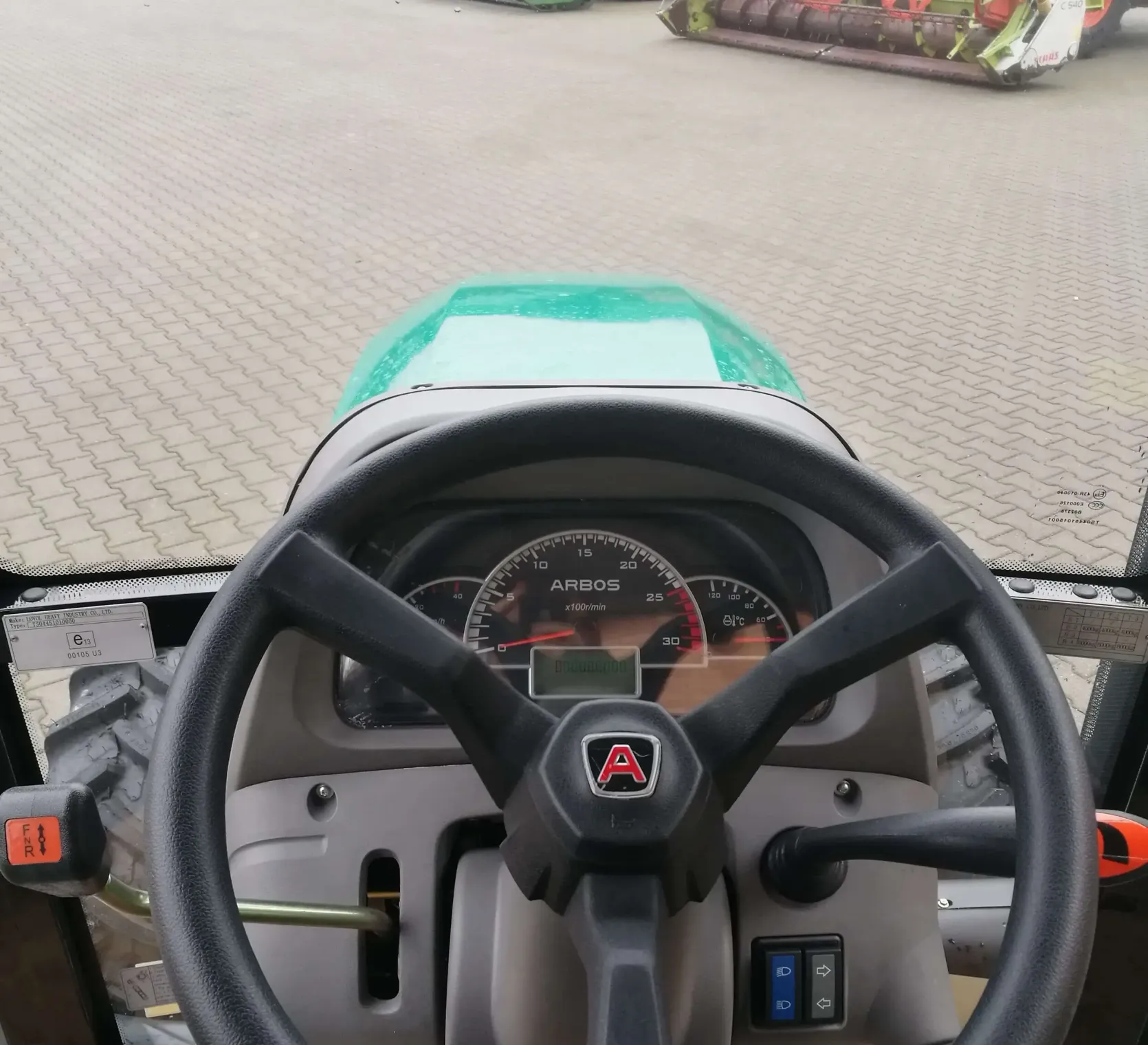 Kierownica w ciągniku Arbos 3055 - traktor Twojego gospodarstwa