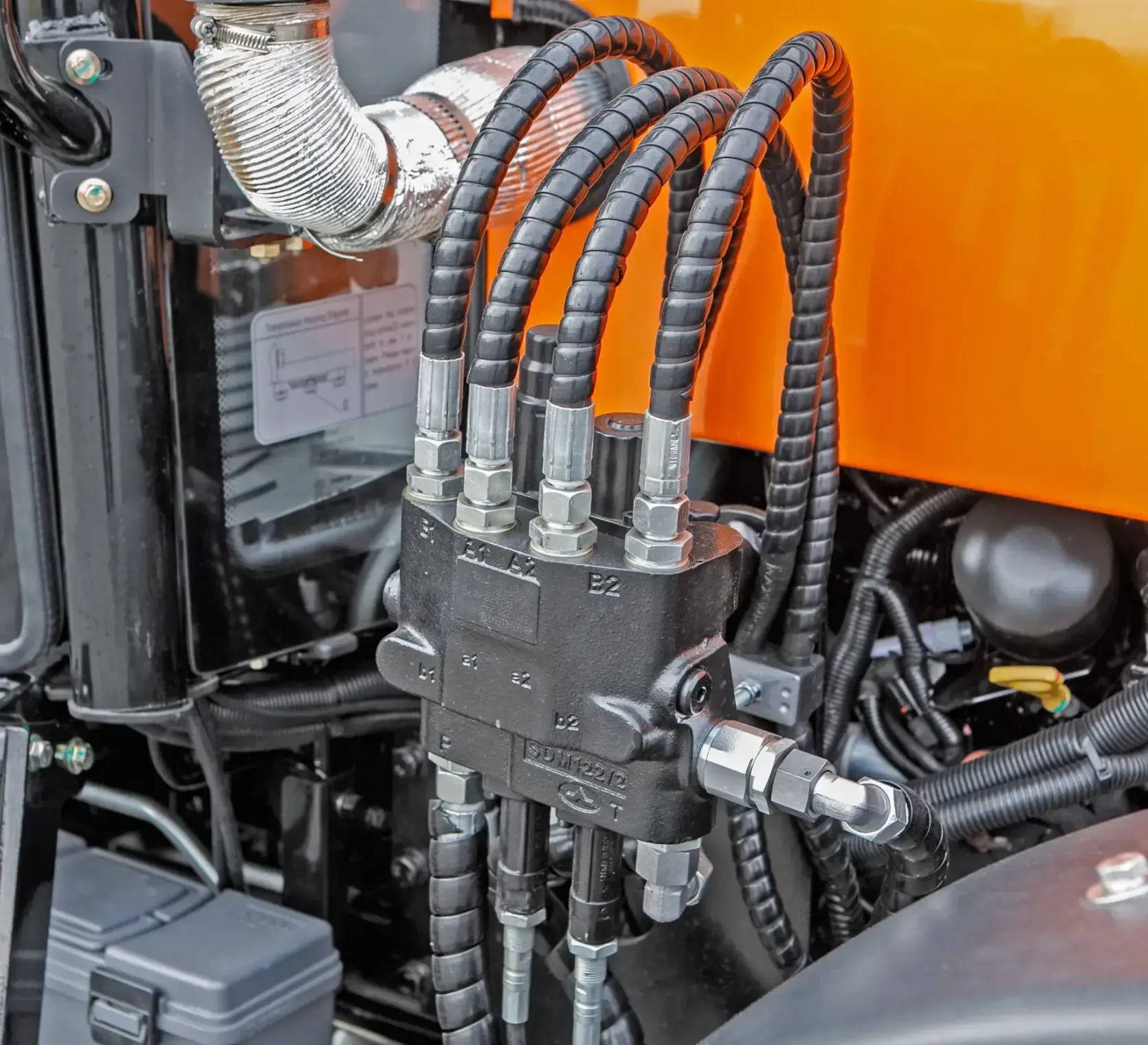 Rozdzielacz hydrauliczny sterowania przednim TUZ