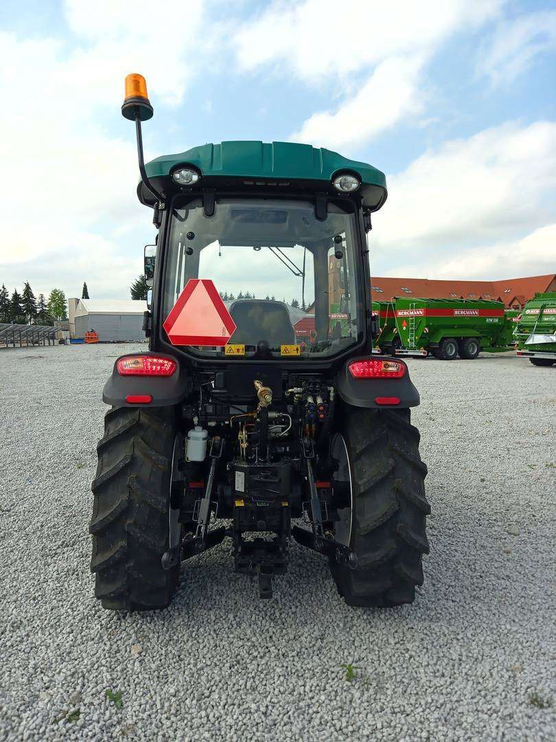 Ciągnik rolniczy Arbos 3055 z tyłu