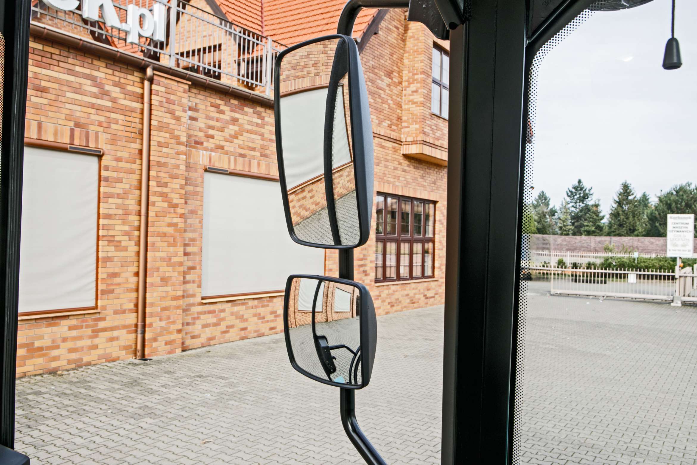 Ciągnik rolniczy Arbos 3065 Stage V widok na lusterka