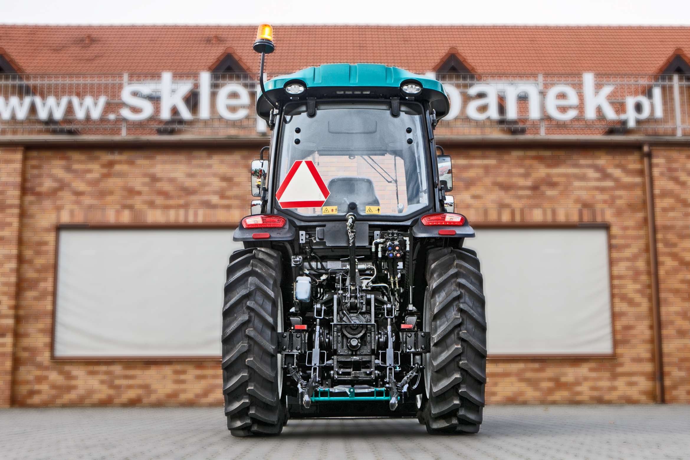Ciągnik rolniczy Arbos 3075 + ładowacz Hydramet z tyłu