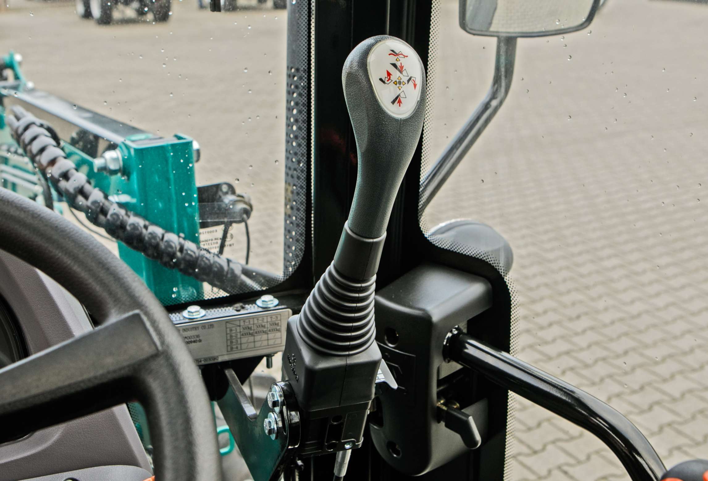 Joystick do sterowania ładowaczem czołowym marki Hydramet Arbos 3075