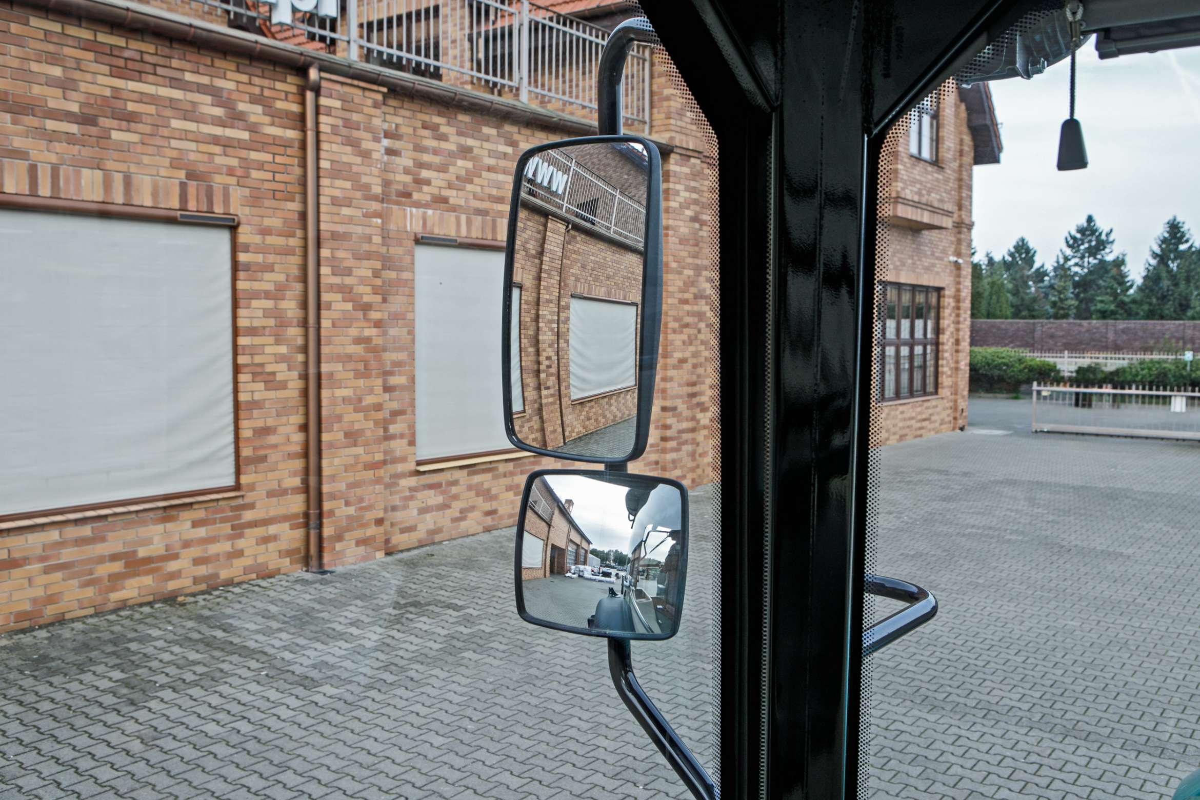 Ciągnik rolniczy Arbos 4100 Stage V widok na lusterka