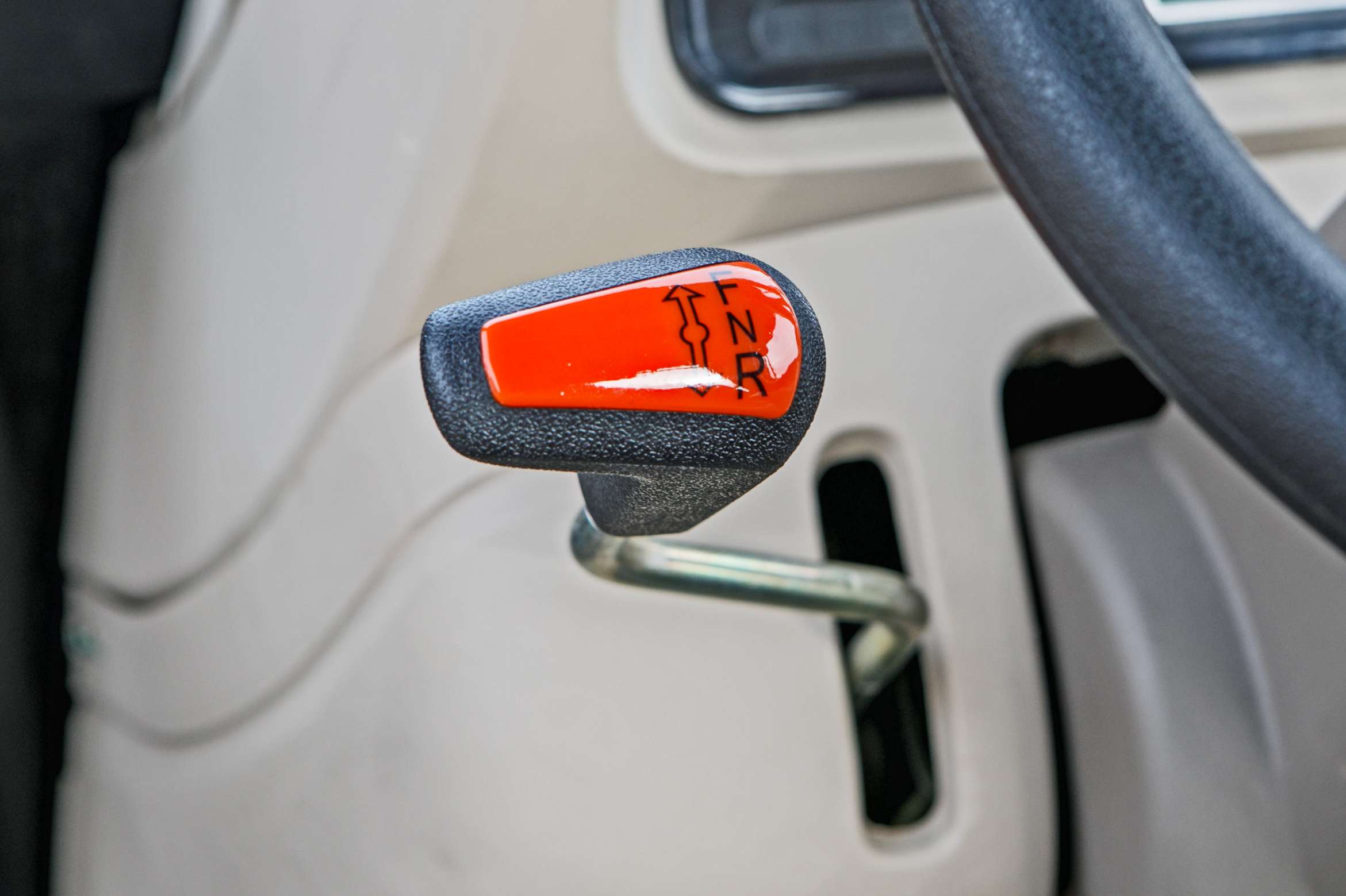 Ciągnik rolniczy Arbos 4100 Stage V widok na rewers mechaniczny