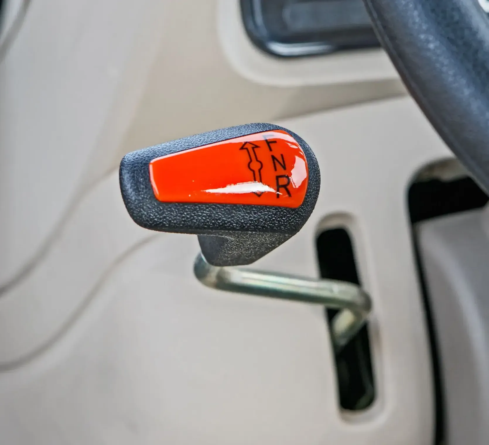 Ciągnik rolniczy Arbos 4100 Stage V widok na rewers mechaniczny