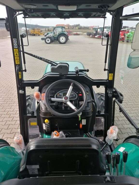 Arbos 4100F jako ciągnik wygodny w pracy w sadzie