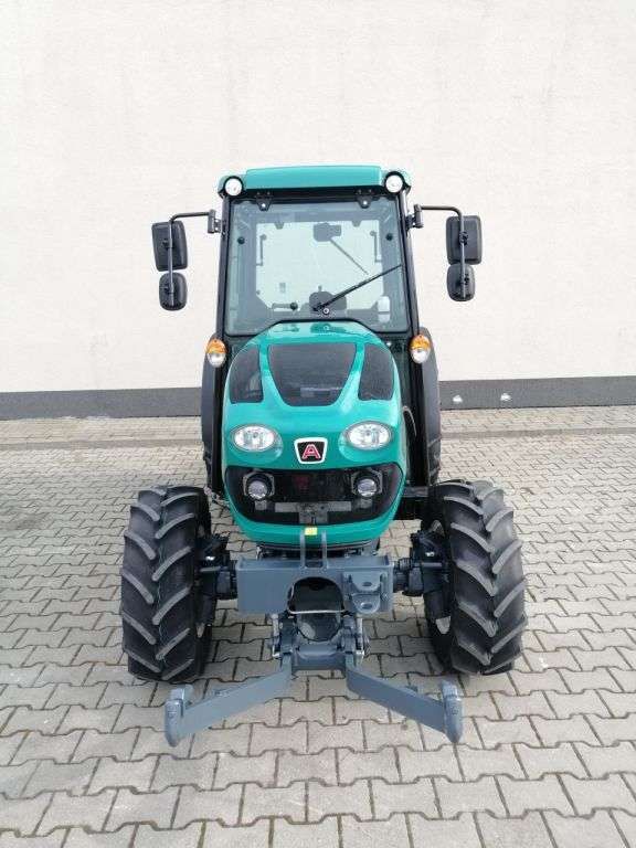 Arbos 4100F wąski traktor sadowniczy