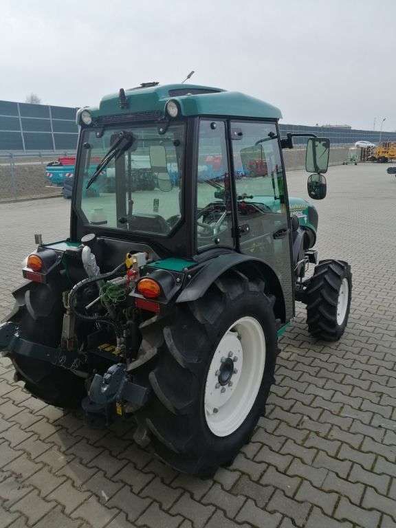 Arbos 4100F z wyposażeniem do pracy w sadzie