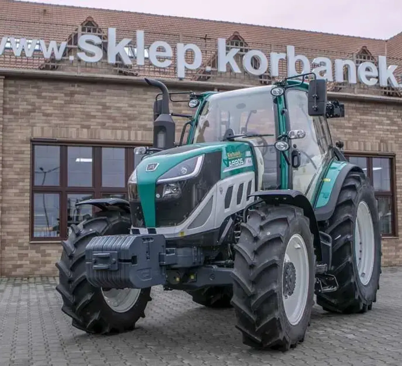 Ciągnik Arbos 5115 global od przodu