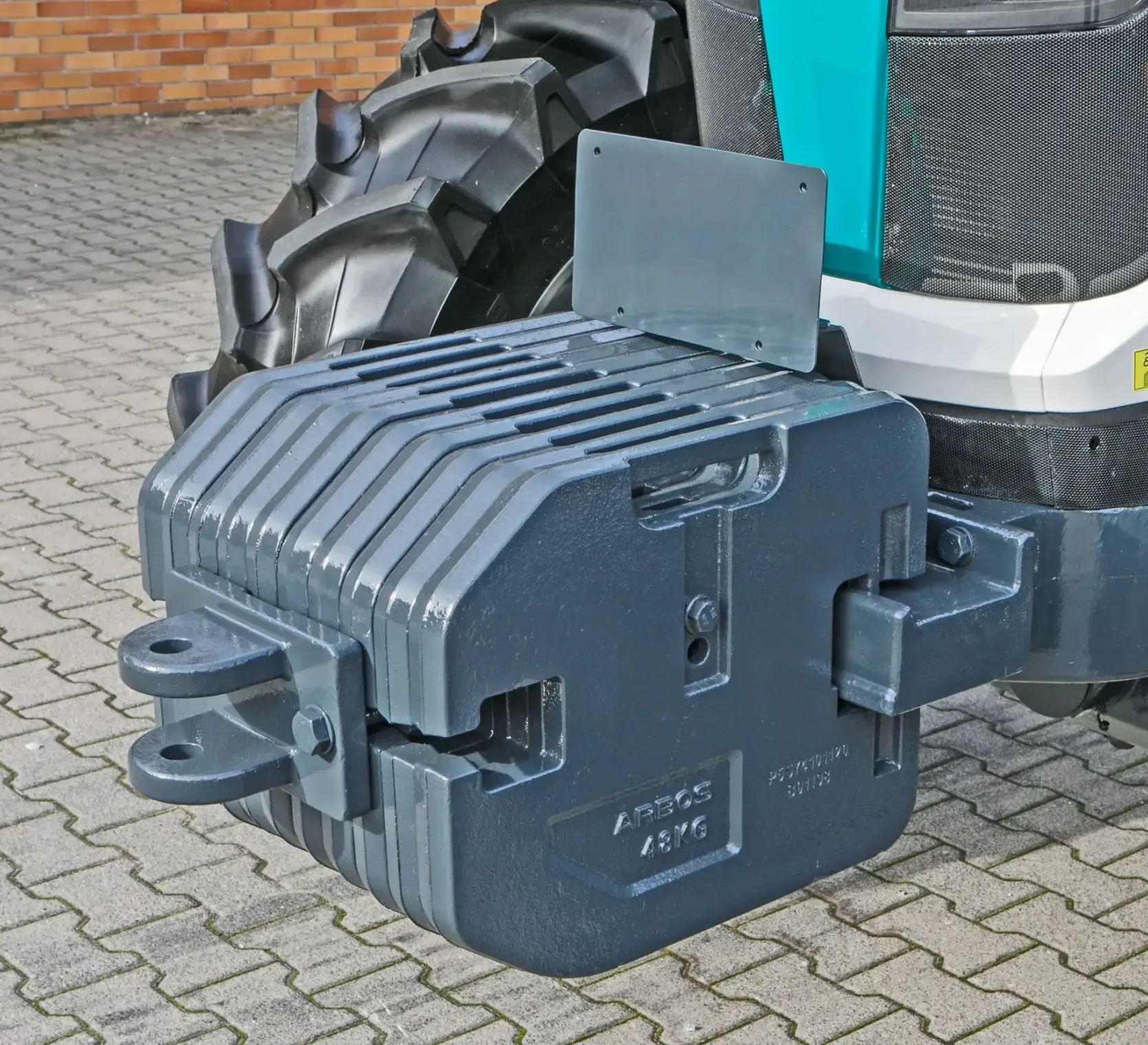 Ciągnik rolniczy Arbos 5130 Advanced Gen 2 Stage V widok na przednie obciążenie