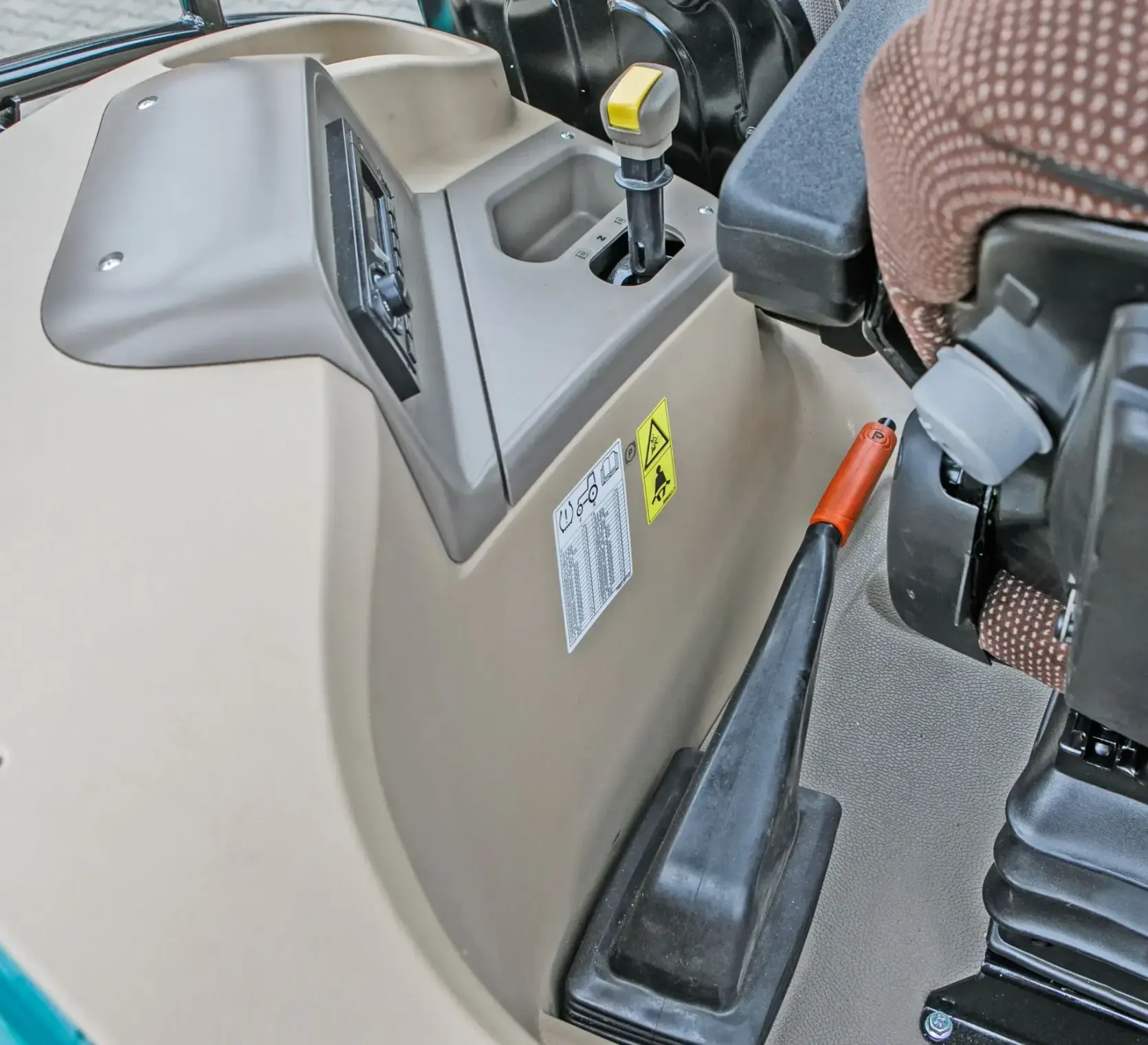 Lewy panel kabiny ciągnika Arbos 5130 Advanced