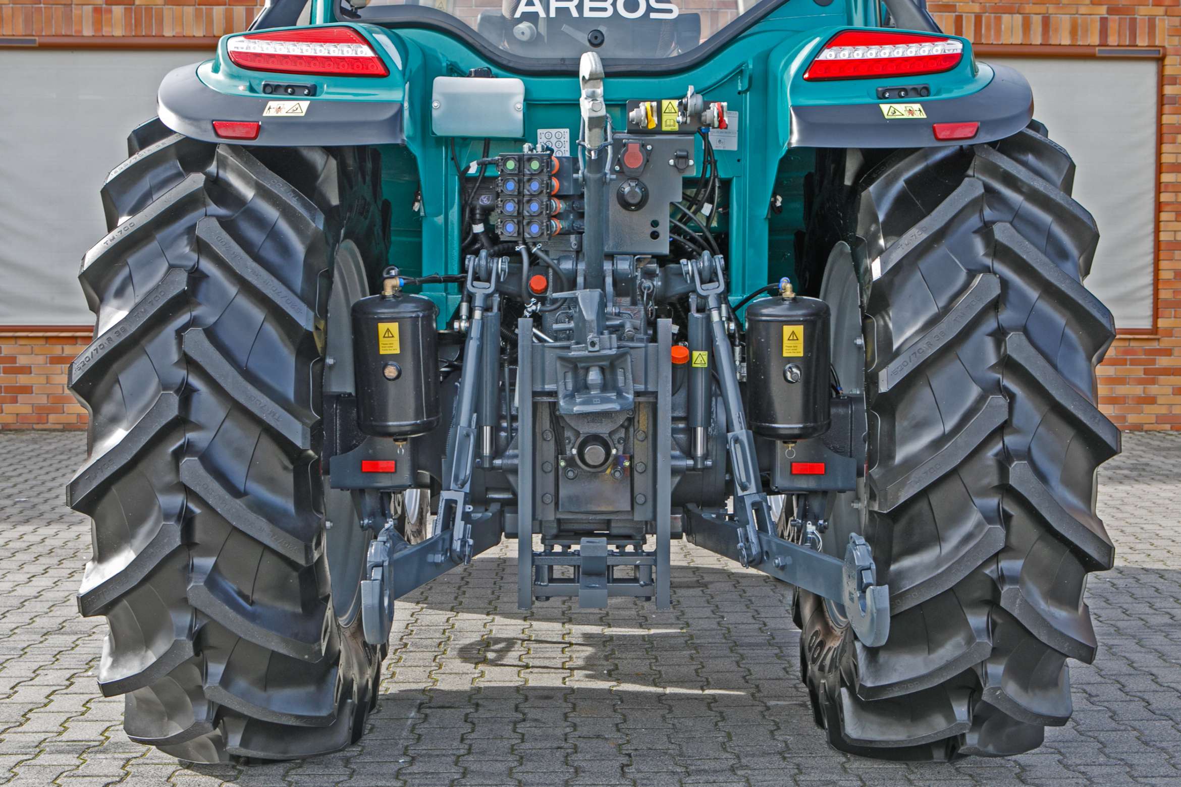 Ciągnik rolniczy Arbos 5130 Advanced Gen 2 Stage V widok na tylny TUZ
