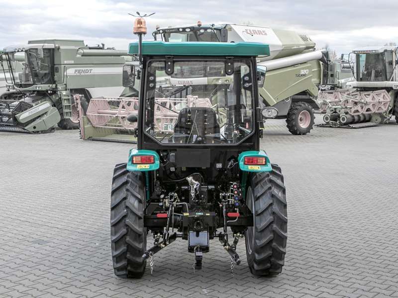 Ciągnik rolniczy Arbos 2025 z tyłu