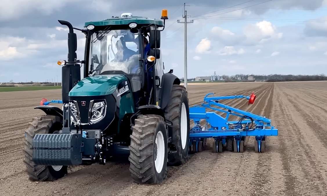 Ciągnik ARBOS z siewnikiem do buraków MONOSEM MECA V4E, 12-rzędowym