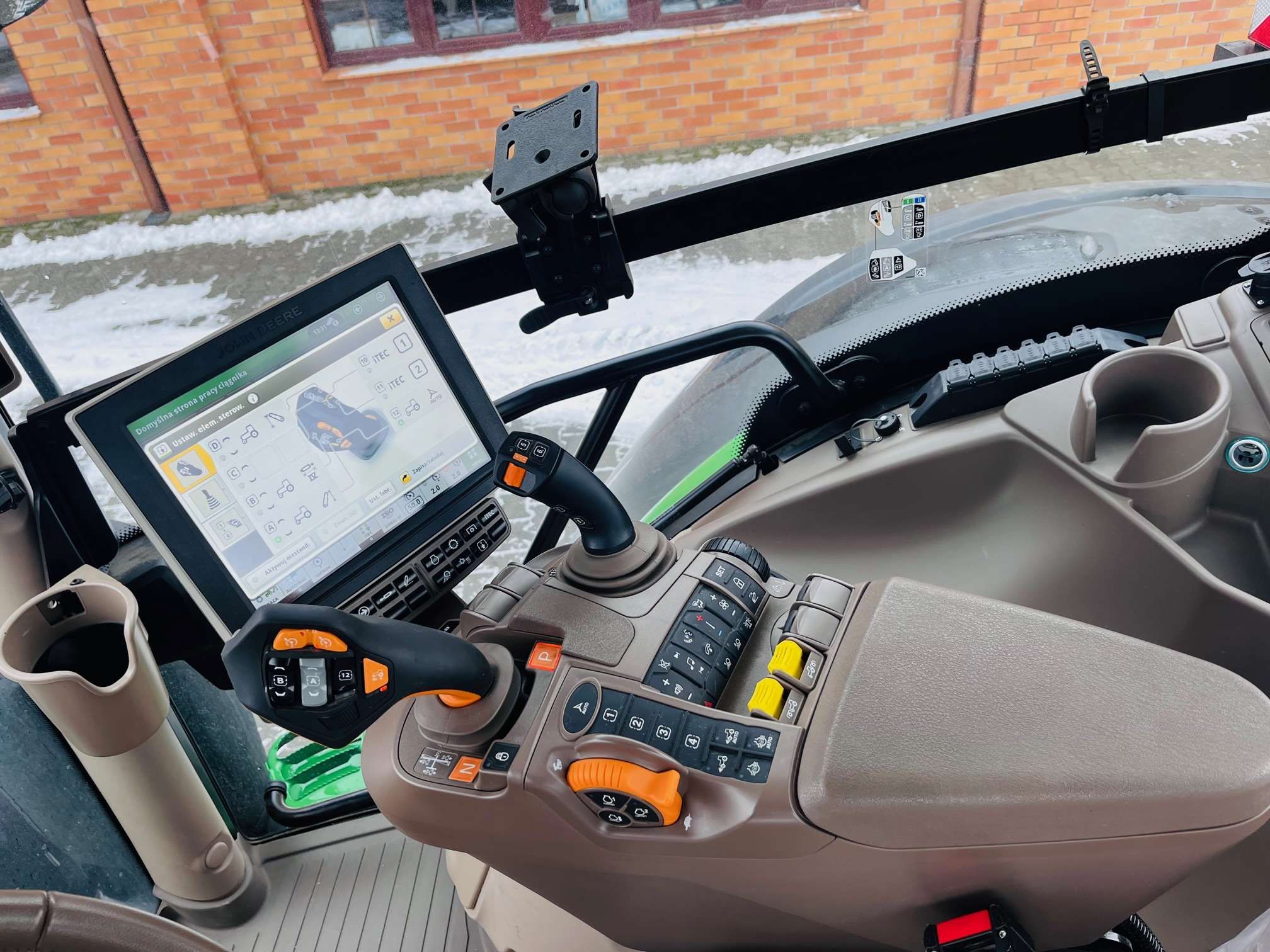 Ciągnik rolniczy John Deere 6R 195KM