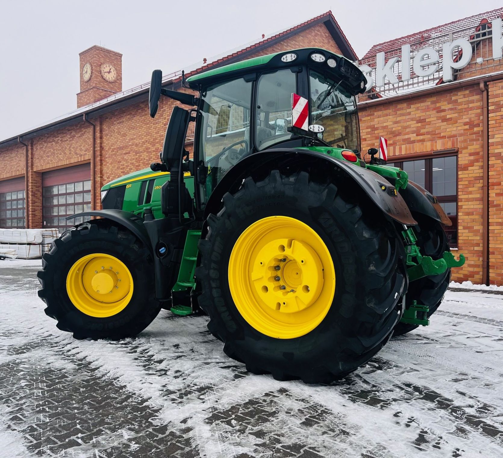 Ciągnik rolniczy John Deere 6R 250 KM