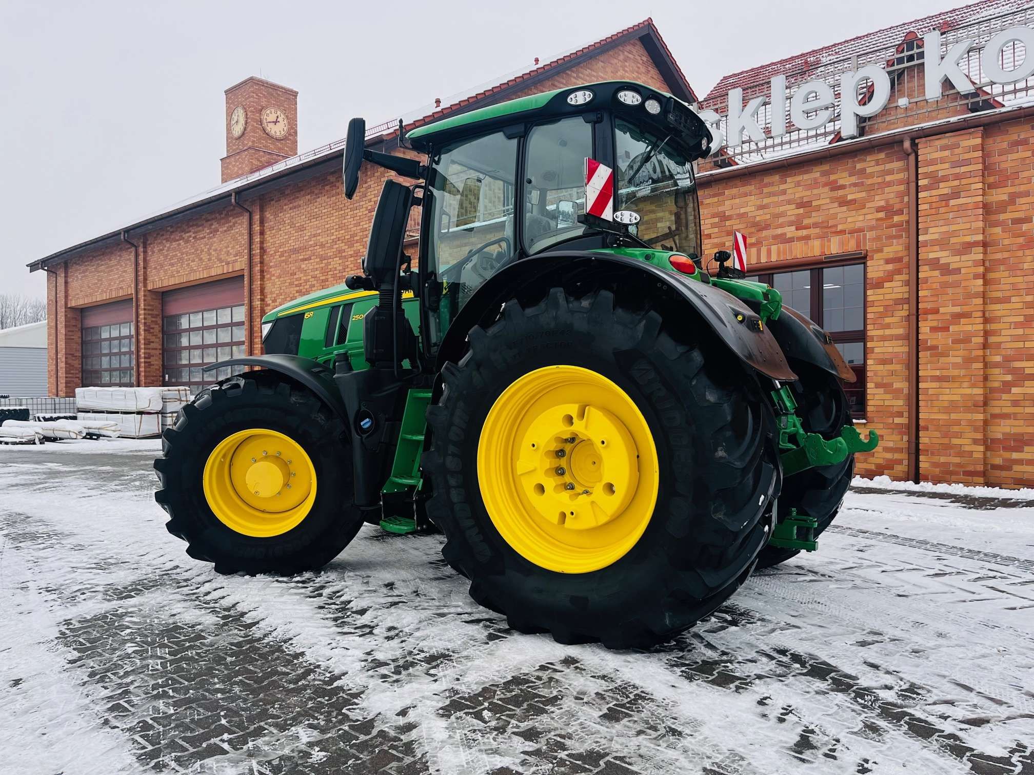 Ciągnik rolniczy John Deere 6R 250 KM
