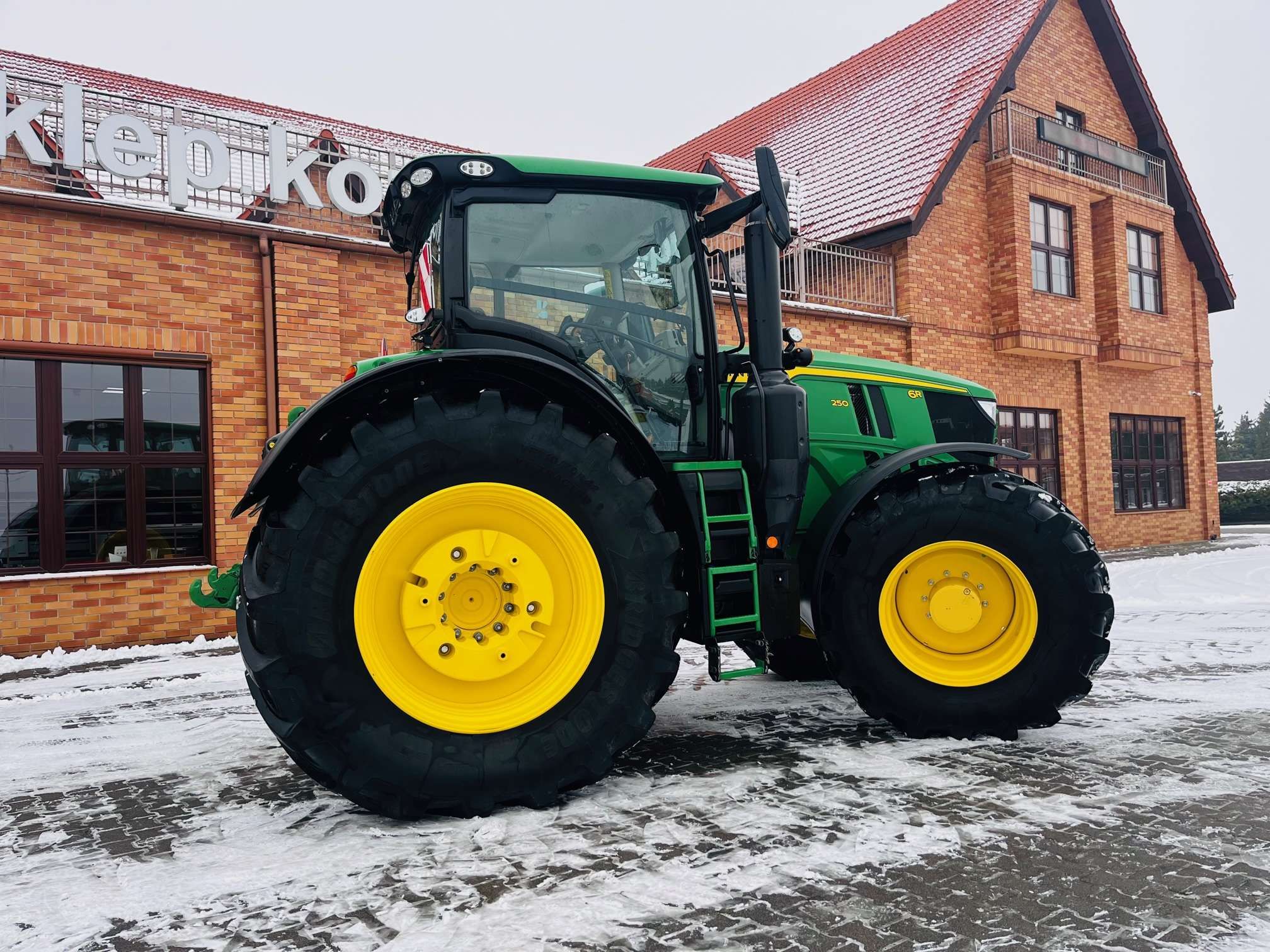 Ciągnik rolniczy John Deere 6R 250 KM