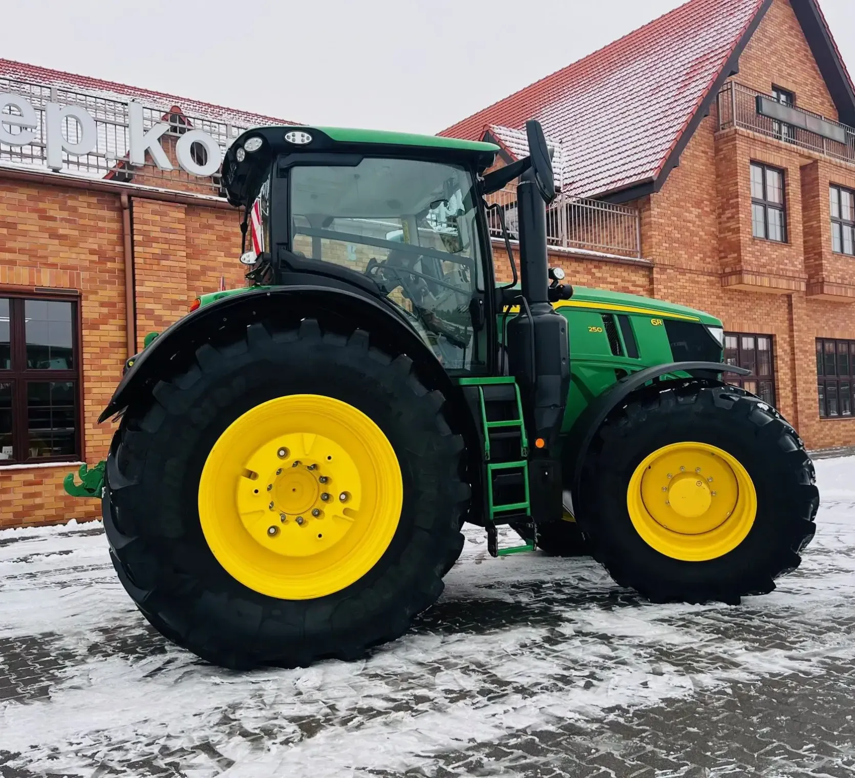 Ciągnik rolniczy John Deere 6R 250 KM