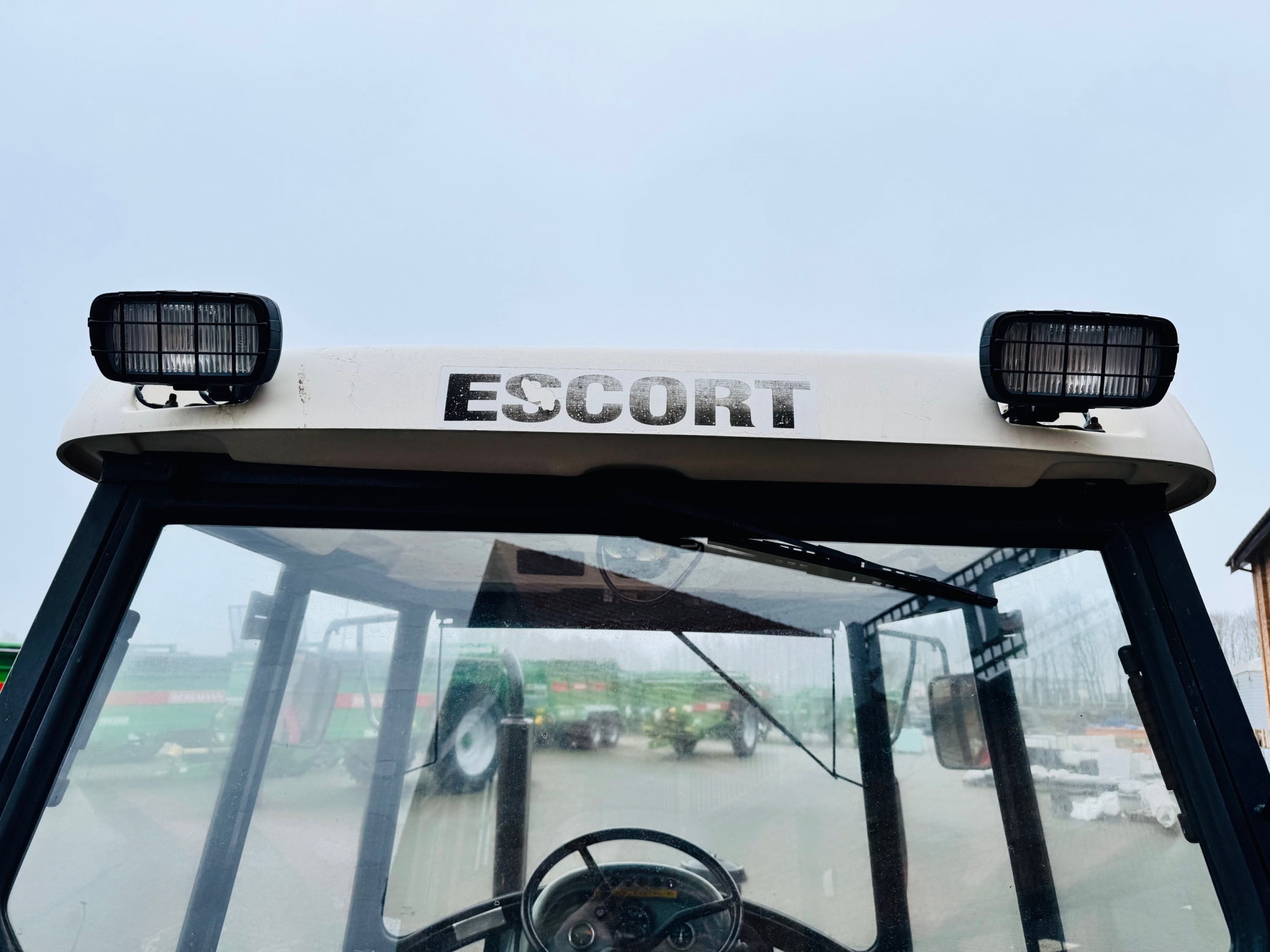 Ciagnik-traktor-escort-335-nastepca-ursus-c-330-plac-firma-korbanek