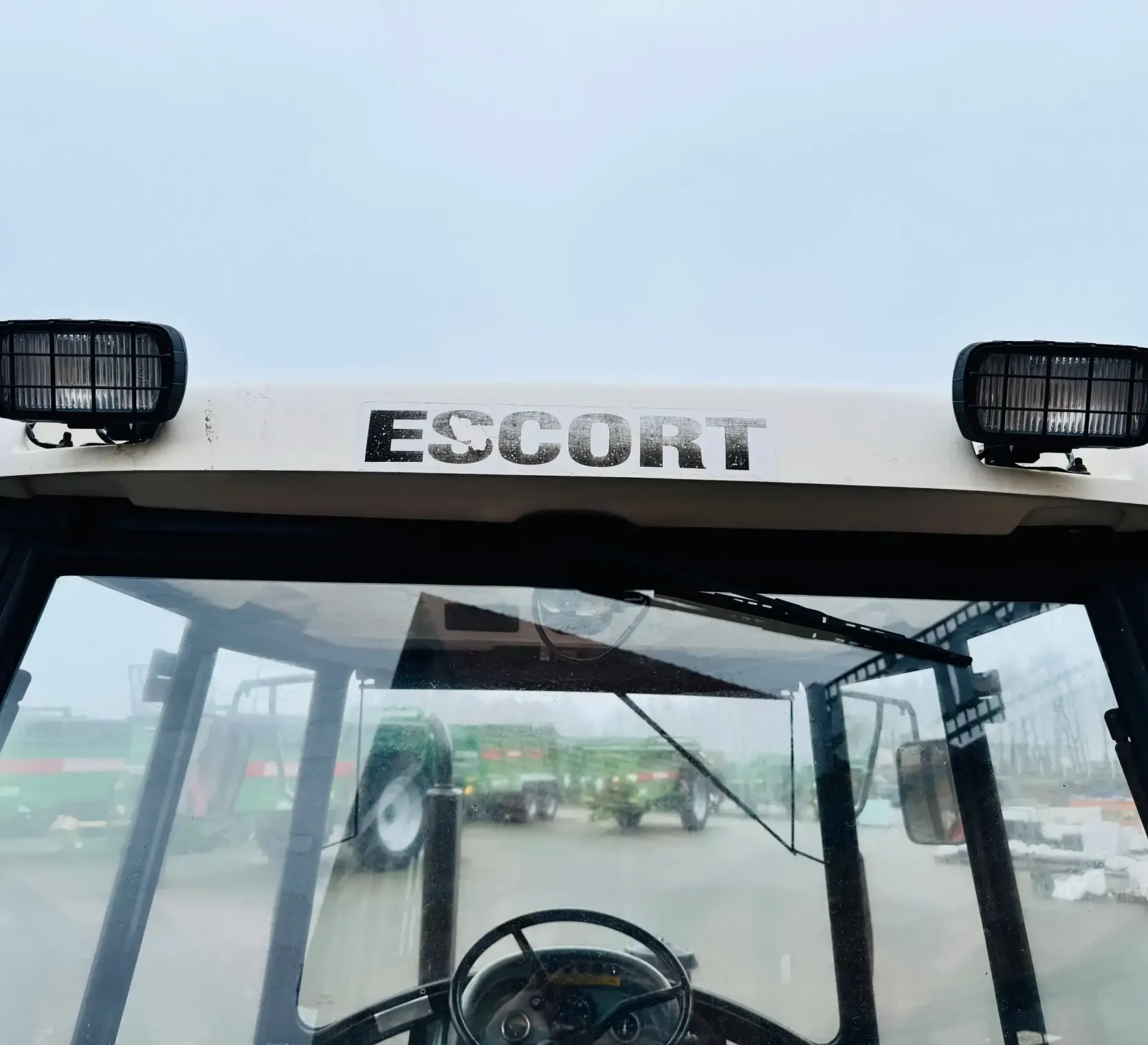 Ciagnik-traktor-escort-335-nastepca-ursus-c-330-plac-firma-korbanek