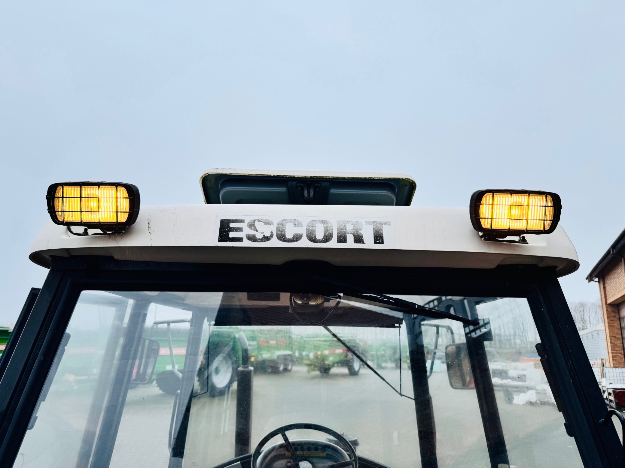 Ciagnik-traktor-escort-335-nastepca-ursus-c-330-plac-firma-korbanek