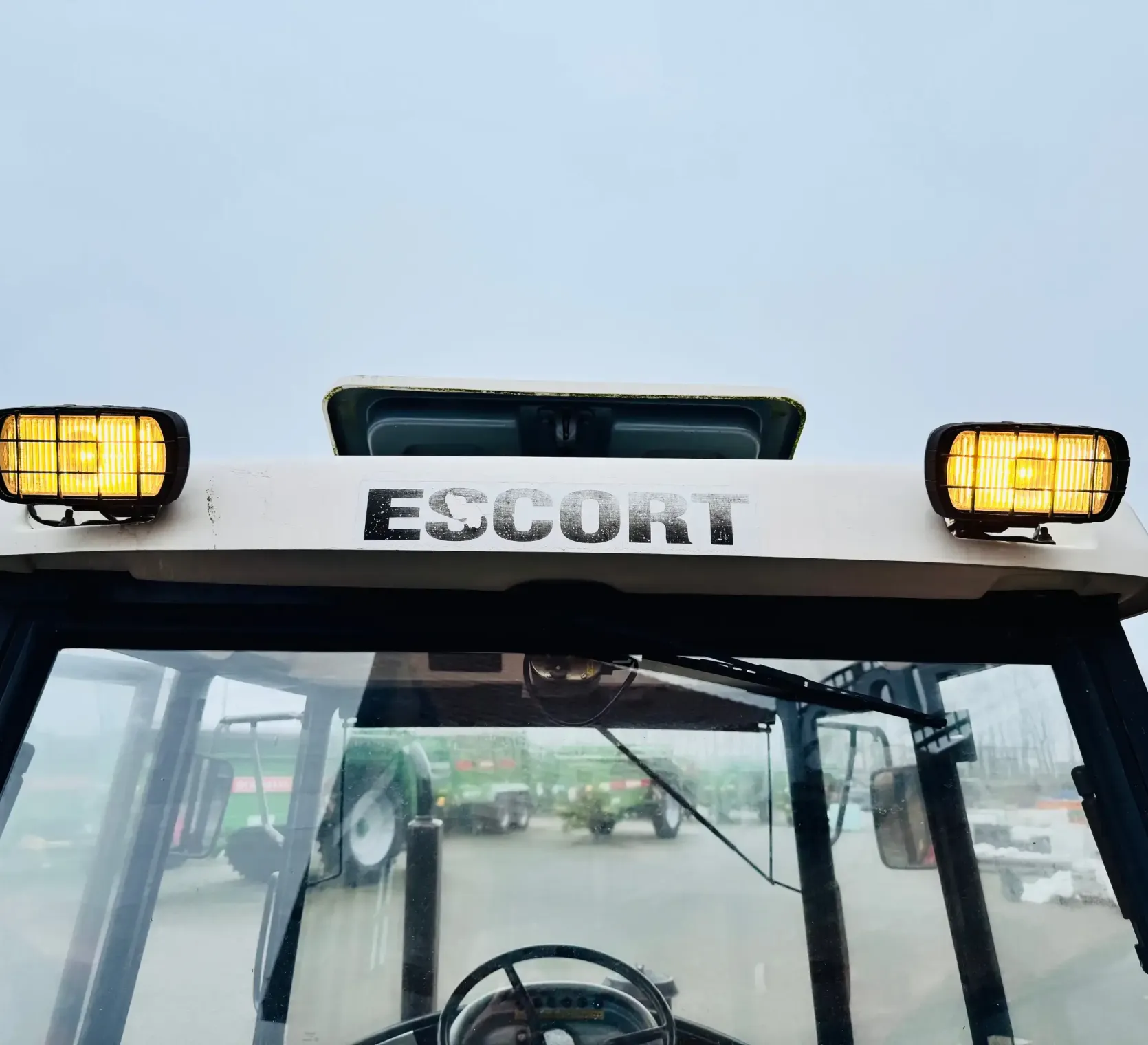 Ciagnik-traktor-escort-335-nastepca-ursus-c-330-plac-firma-korbanek