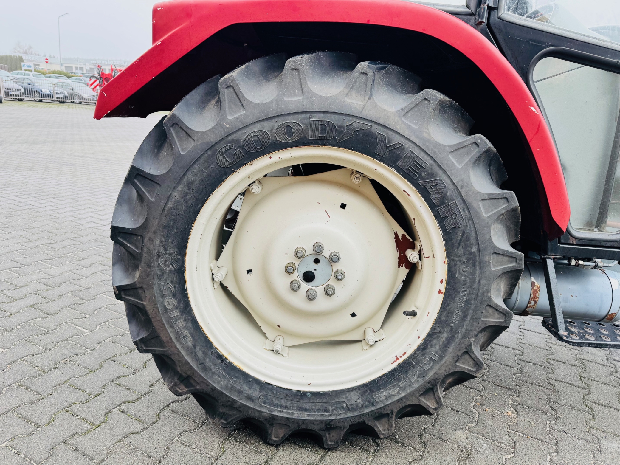 Ciagnik-traktor-escort-335-nastepca-ursus-c-330-plac-firma-korbanek