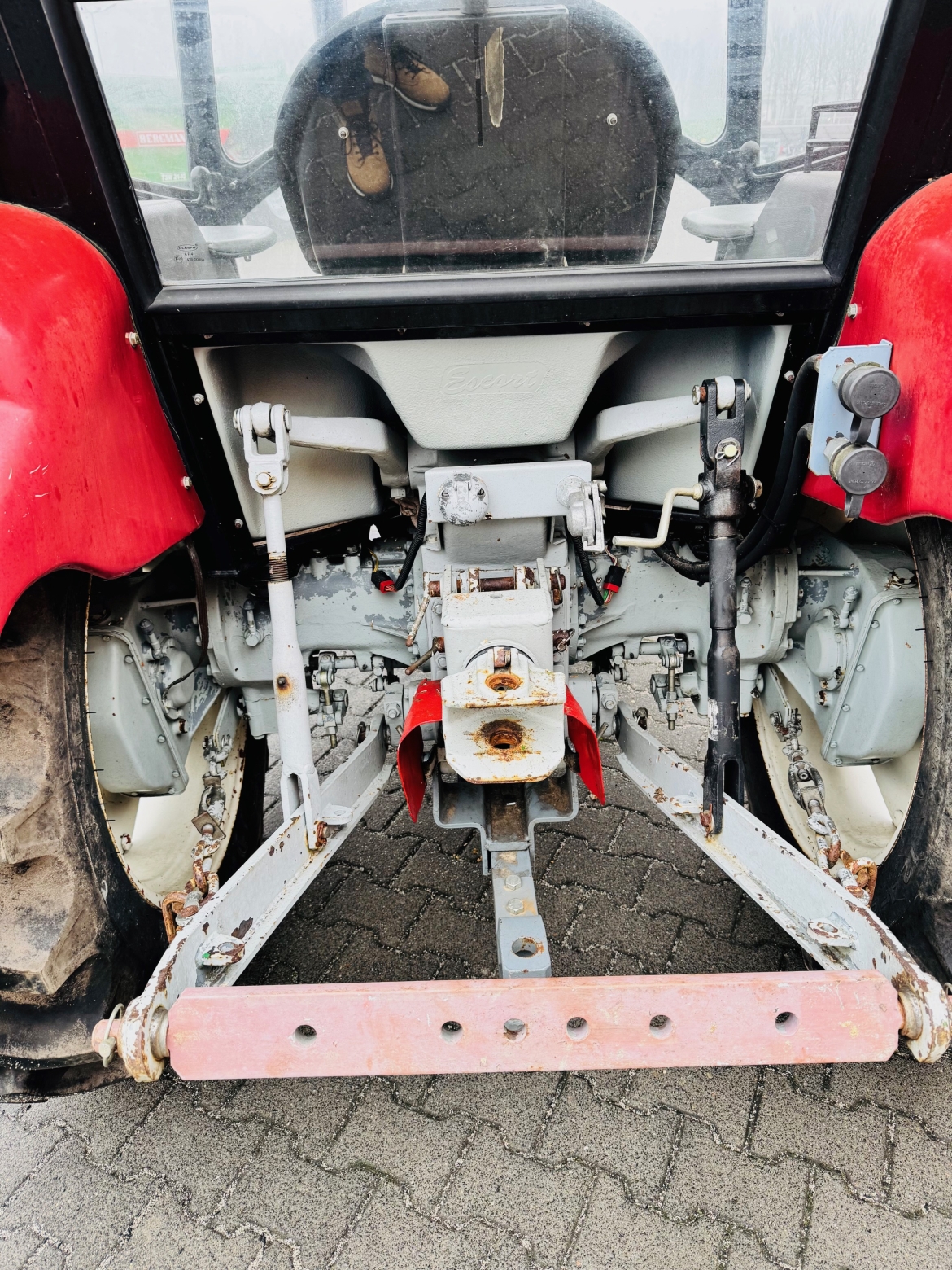 Ciagnik-traktor-escort-335-nastepca-ursus-c-330-plac-firma-korbanek