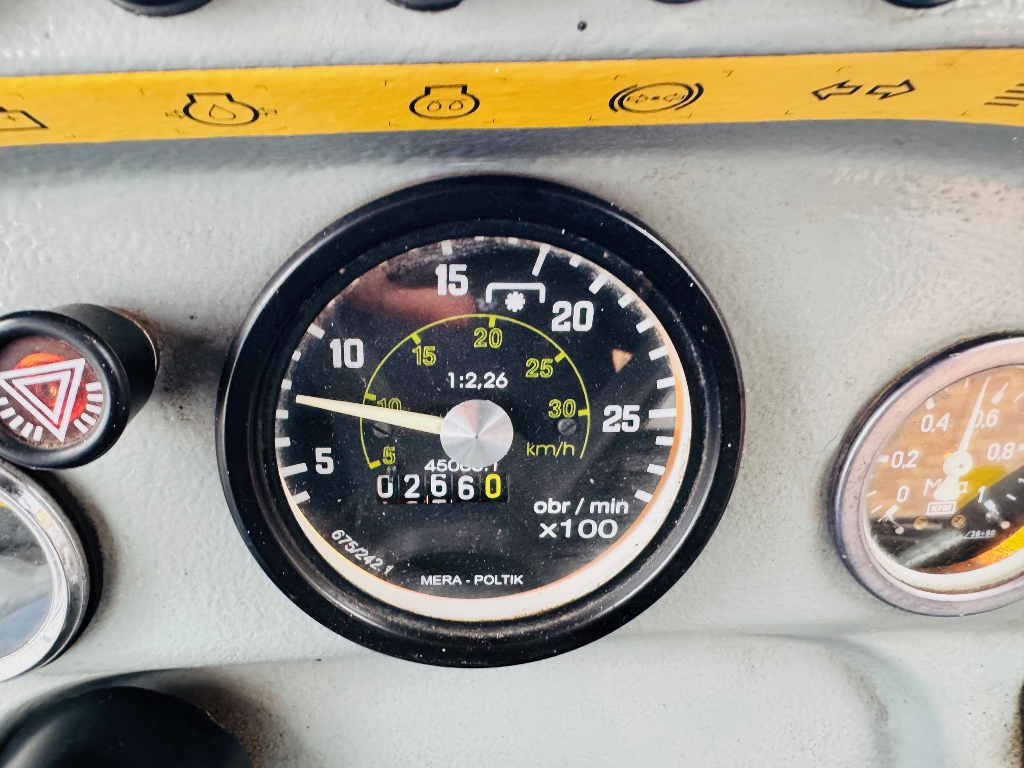 Ciagnik-traktor-escort-335-nastepca-ursus-c-330-plac-firma-korbanek