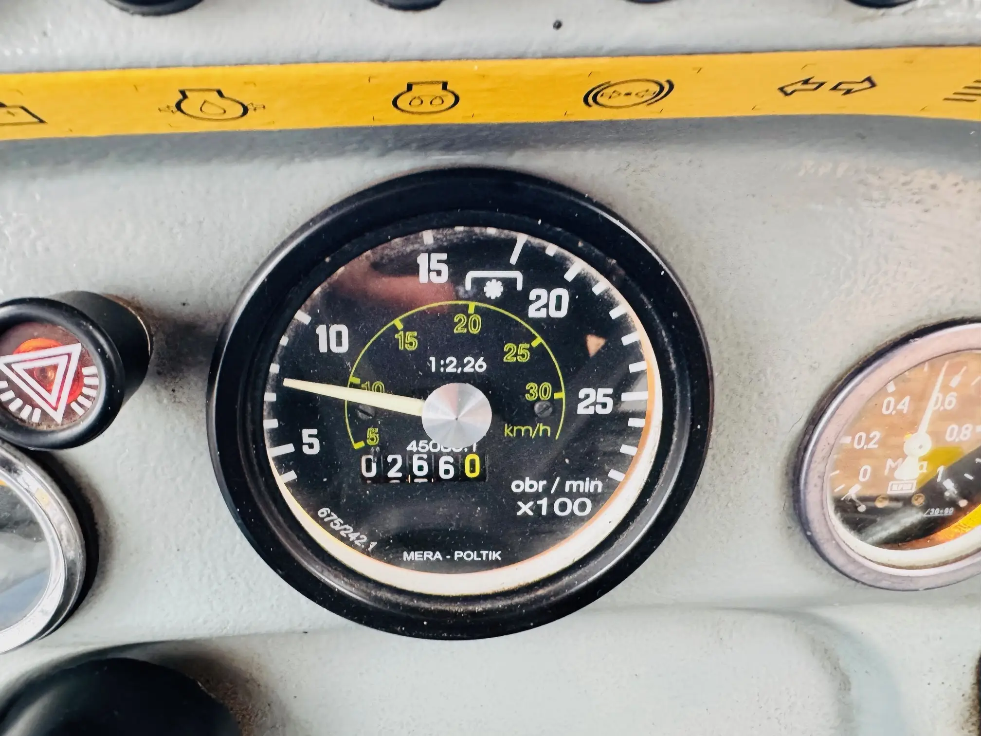 Ciagnik-traktor-escort-335-nastepca-ursus-c-330-plac-firma-korbanek