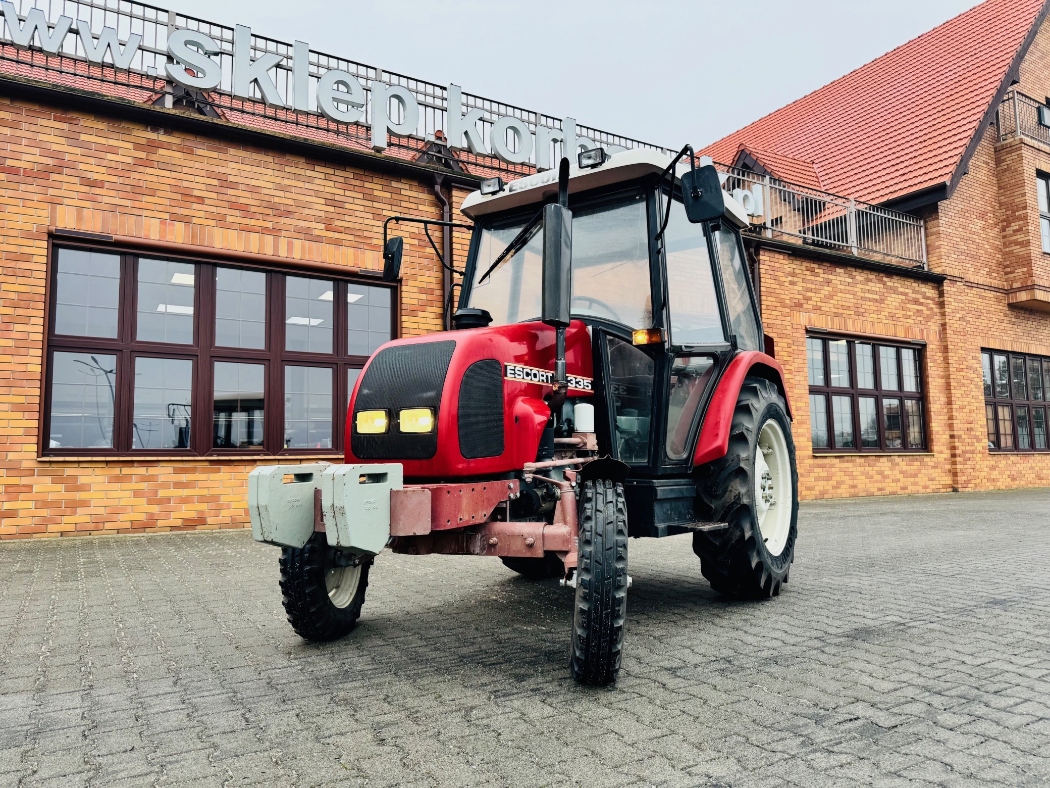 Ciagnik-traktor-escort-335-nastepca-ursus-c-330-plac-firma-korbanek
