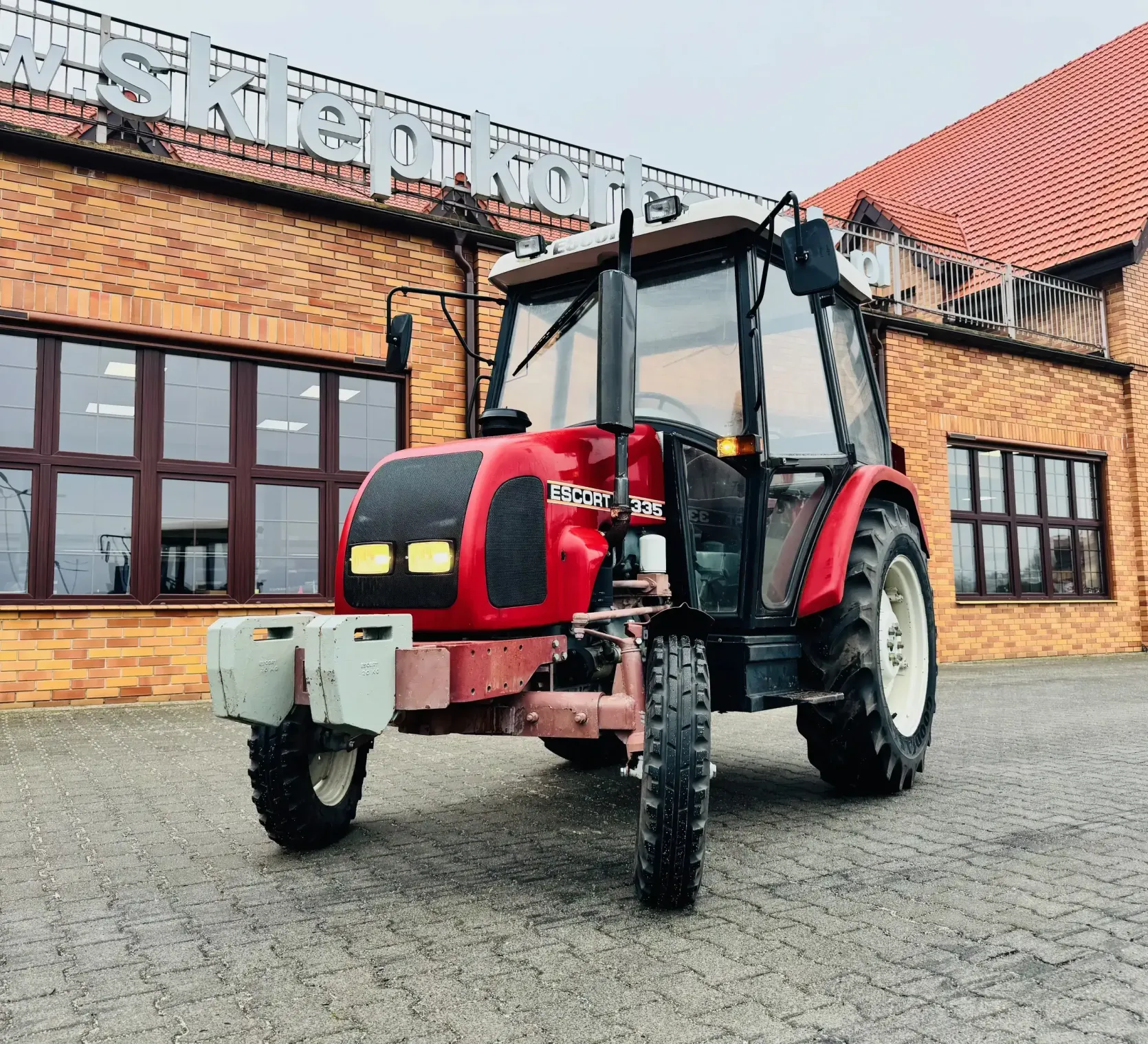 Ciagnik-traktor-escort-335-nastepca-ursus-c-330-plac-firma-korbanek