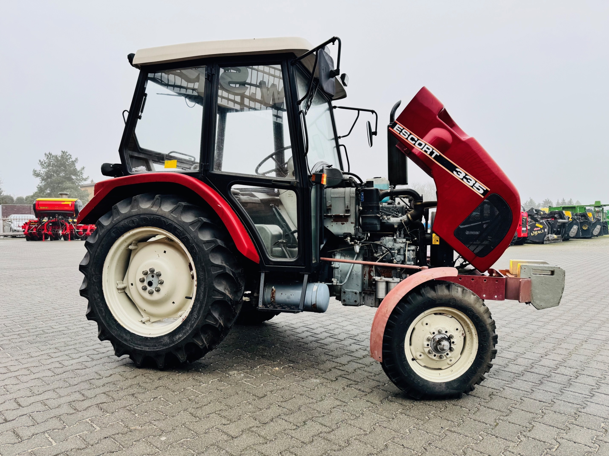 Ciagnik-traktor-escort-335-nastepca-ursus-c-330-plac-firma-korbanek