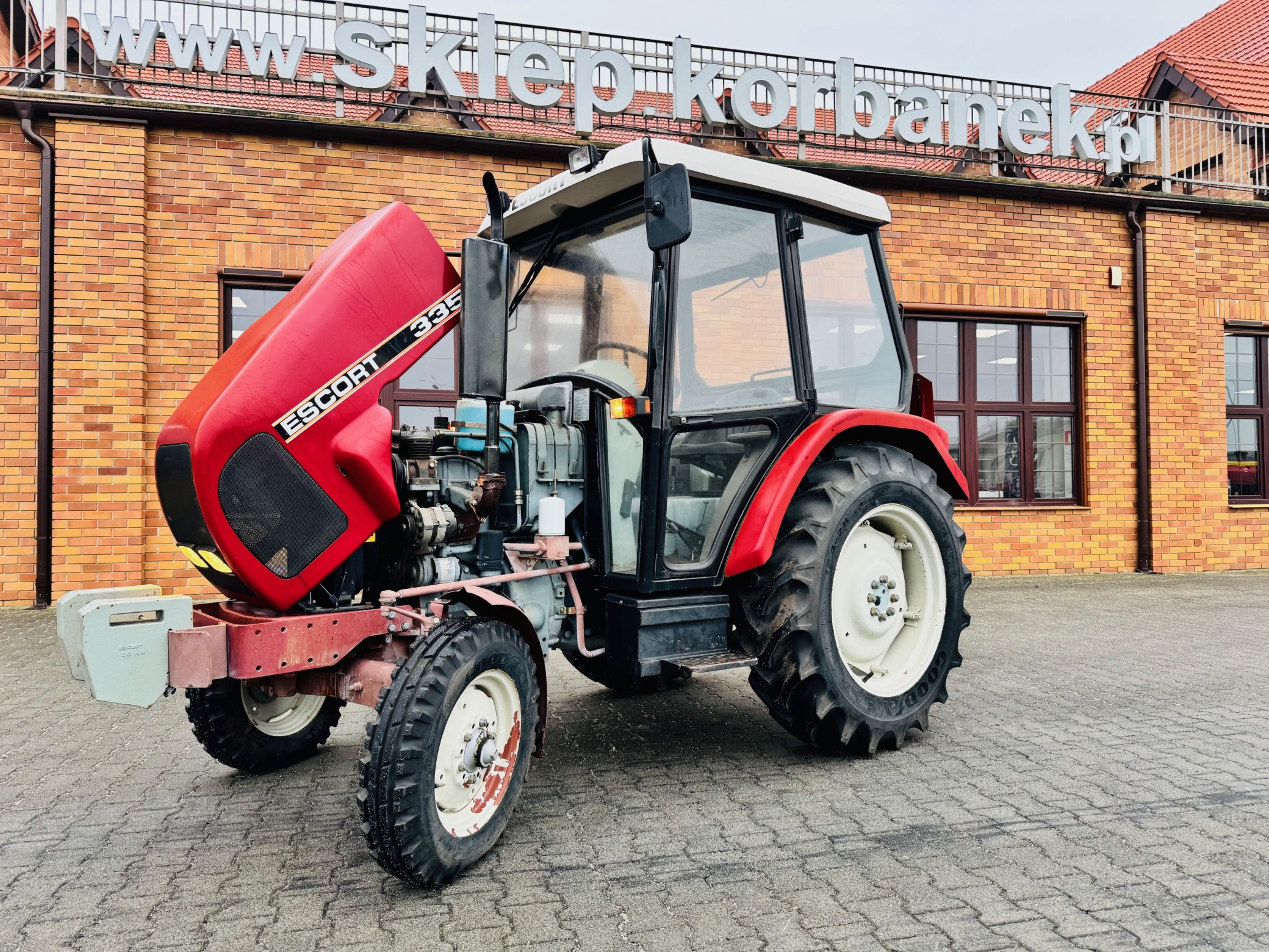Ciagnik-traktor-escort-335-nastepca-ursus-c-330-plac-firma-korbanek