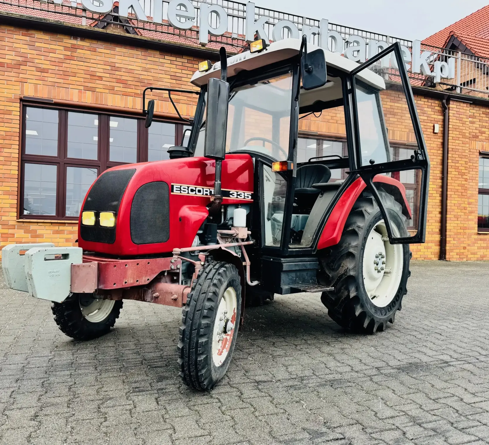 Ciagnik-traktor-escort-335-nastepca-ursus-c-330-plac-firma-korbanek