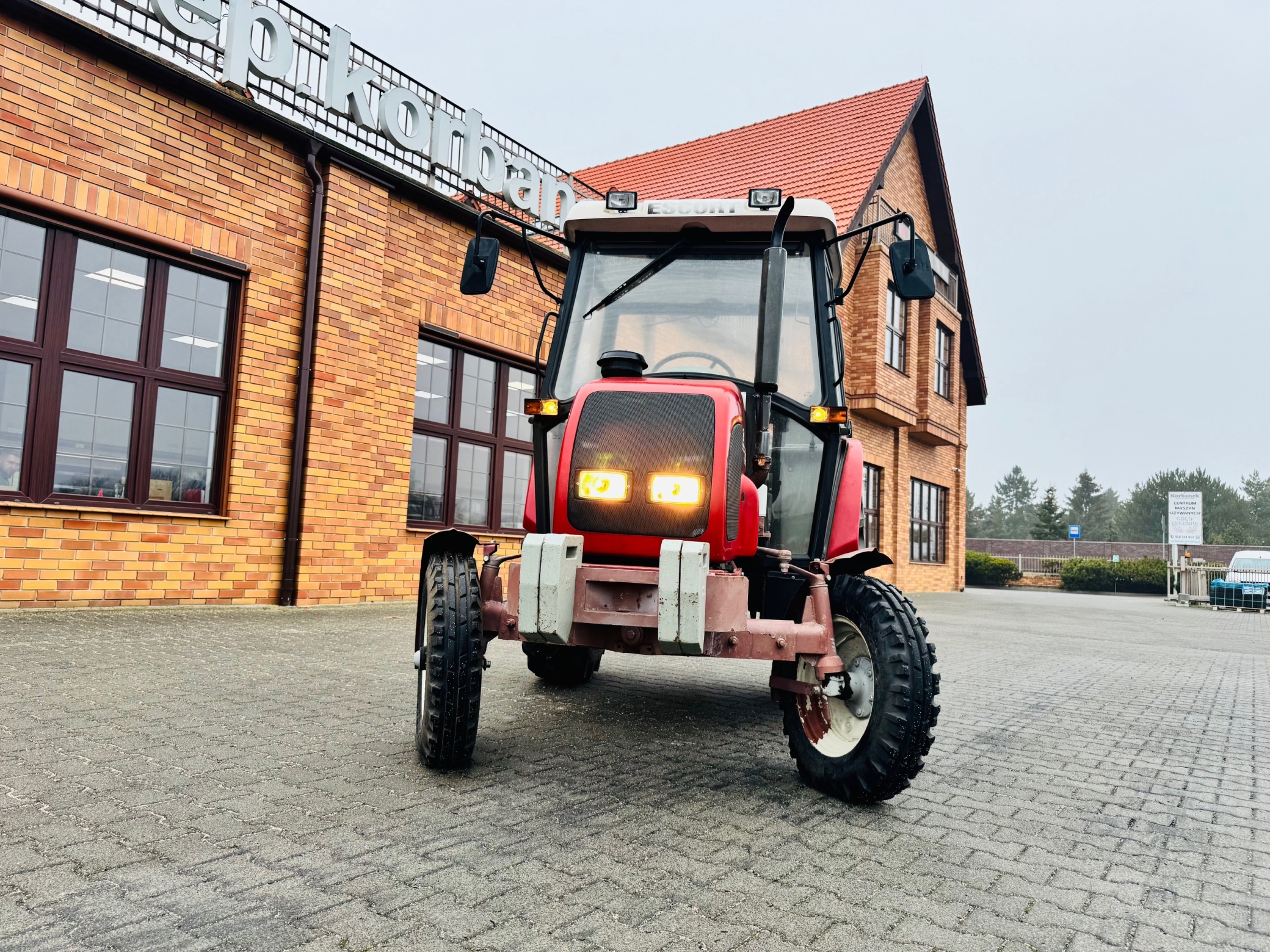 Ciagnik-traktor-escort-335-nastepca-ursus-c-330-plac-firma-korbanek