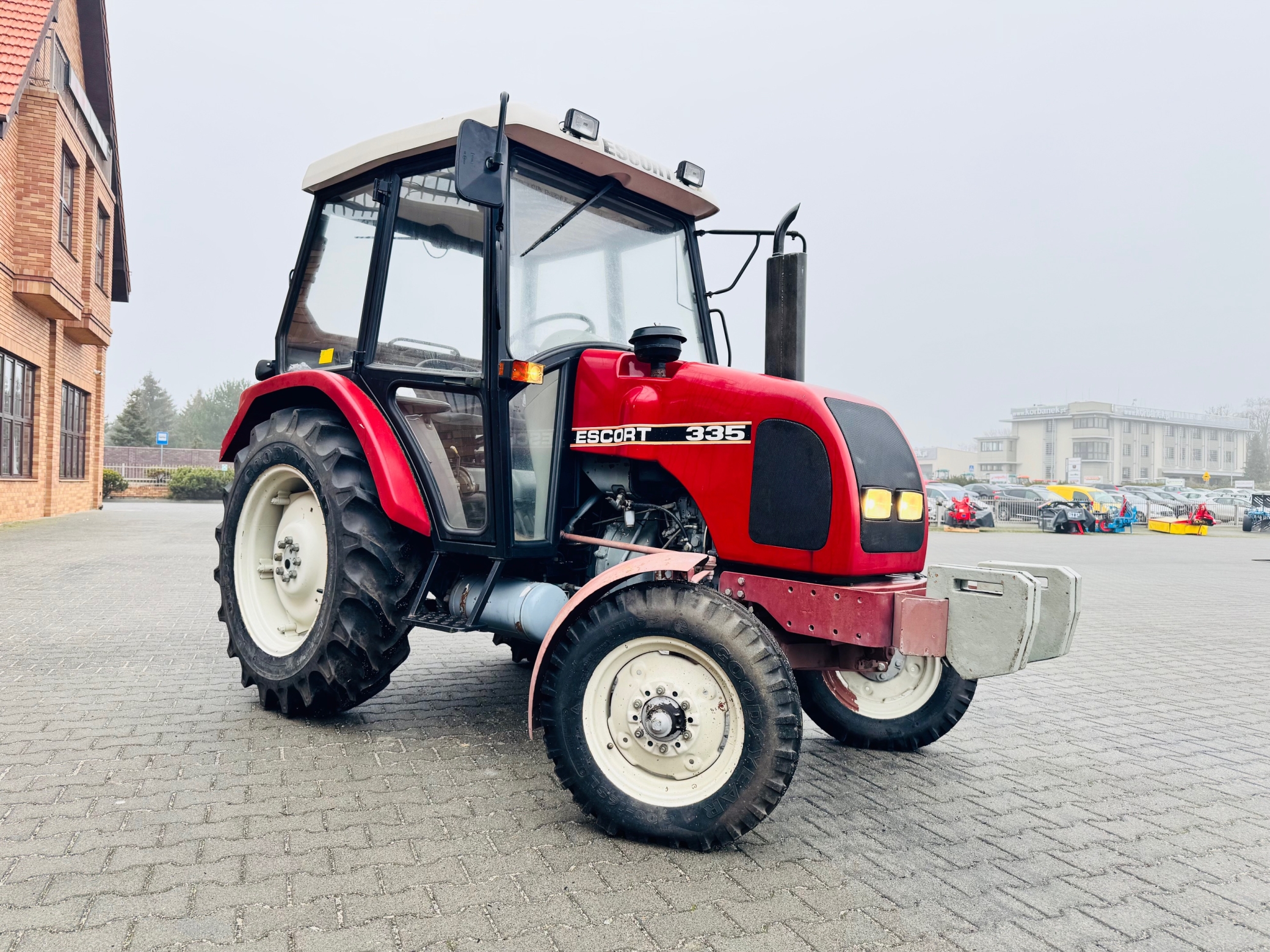Ciagnik-traktor-escort-335-nastepca-ursus-c-330-plac-firma-korbanek