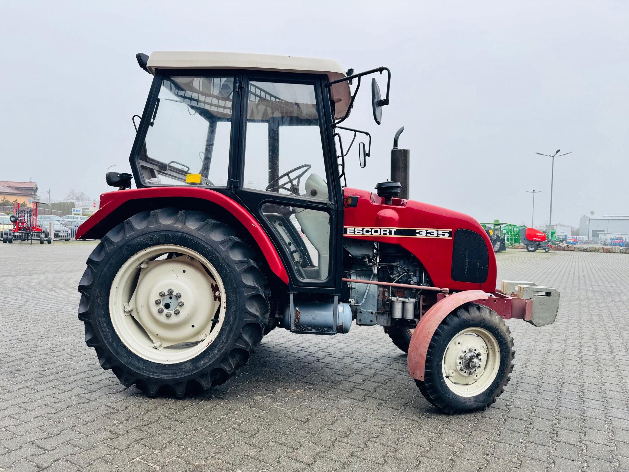 Ciagnik-traktor-escort-335-nastepca-ursus-c-330-plac-firma-korbanek