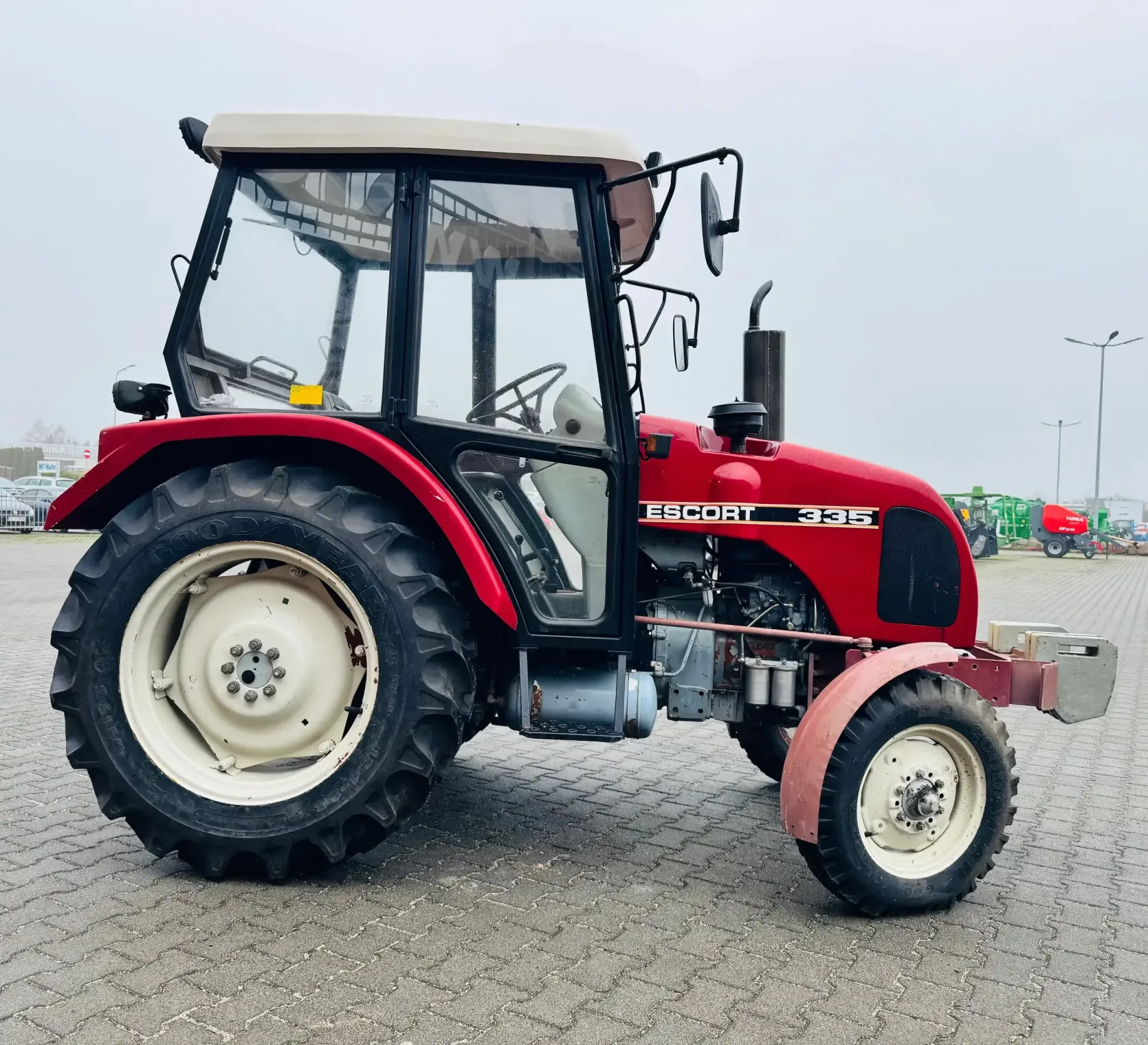 Ciagnik-traktor-escort-335-nastepca-ursus-c-330-plac-firma-korbanek