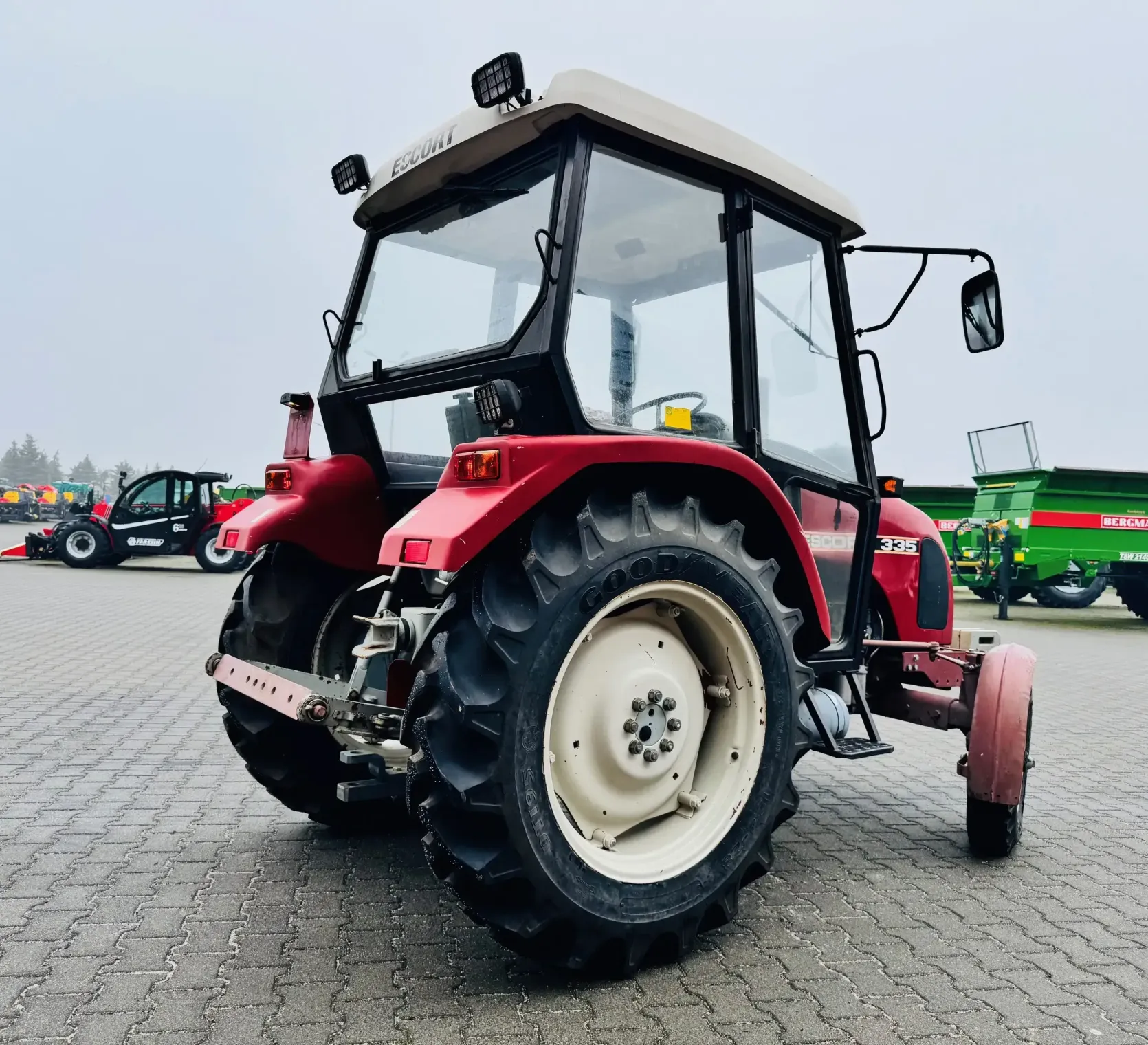 Ciagnik-traktor-escort-335-nastepca-ursus-c-330-plac-firma-korbanek
