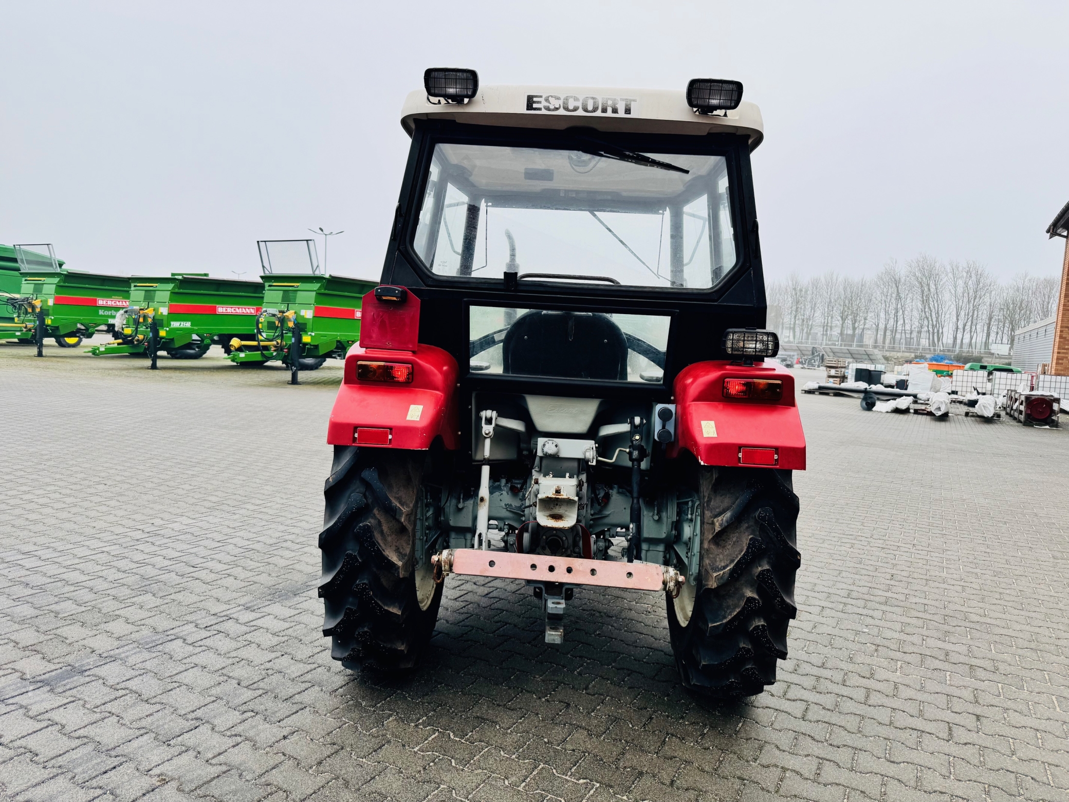 Ciagnik-traktor-escort-335-nastepca-ursus-c-330-plac-firma-korbanek
