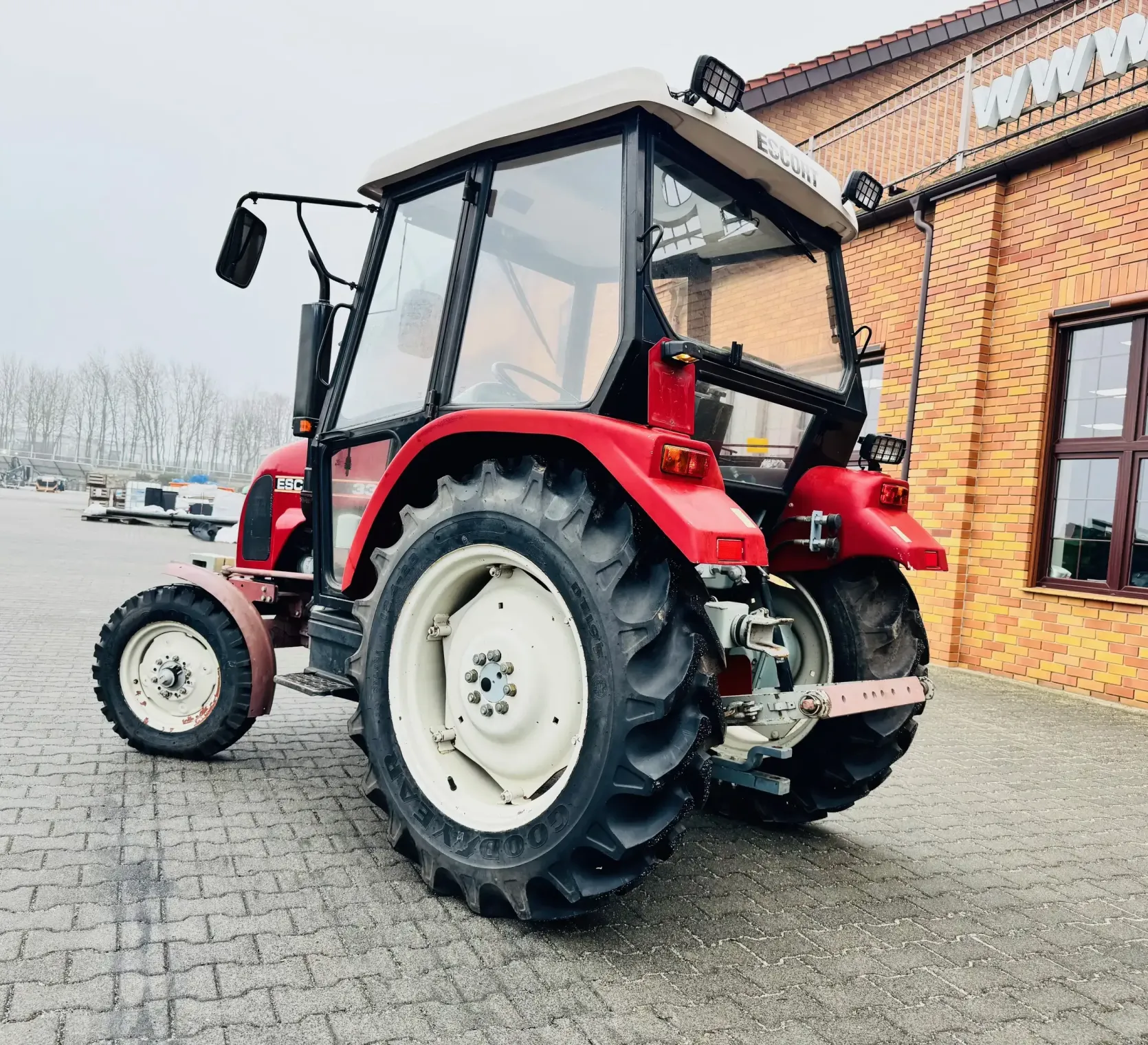Ciagnik-traktor-escort-335-nastepca-ursus-c-330-plac-firma-korbanek