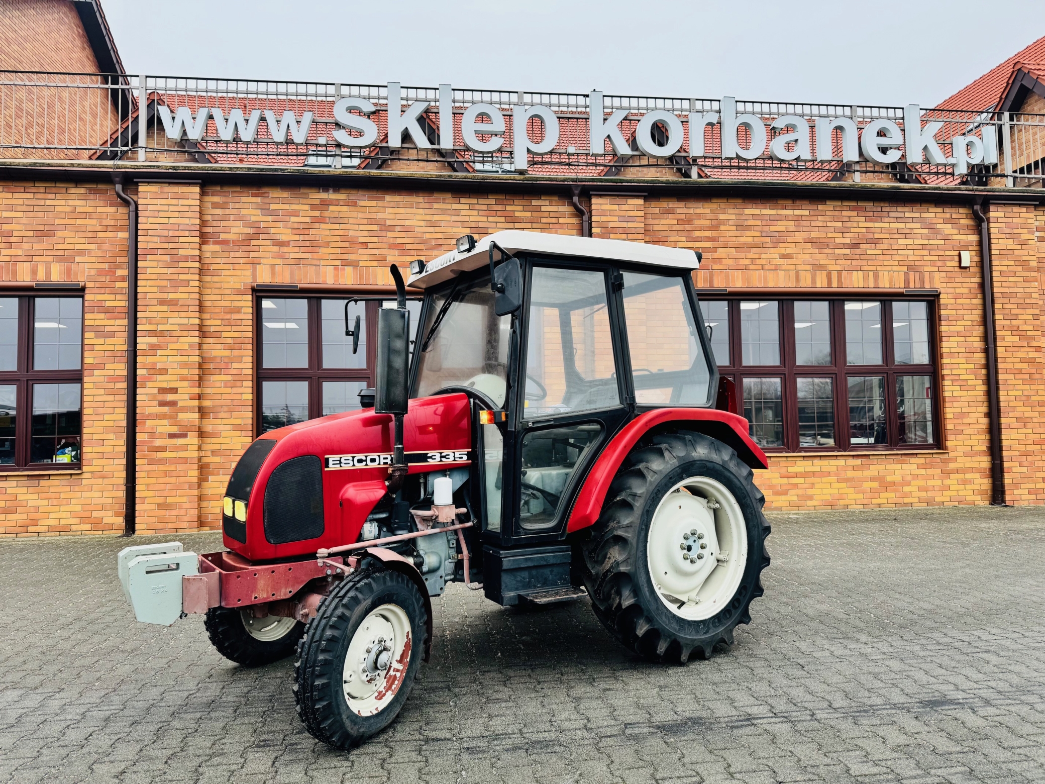 Ciagnik-traktor-escort-335-nastepca-ursus-c-330-plac-firma-korbanek