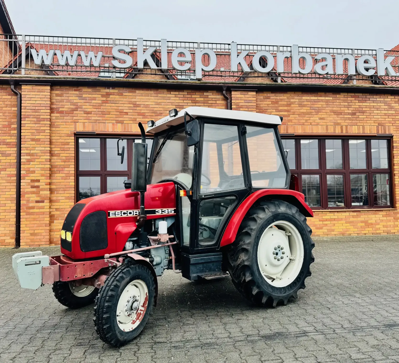 Ciagnik-traktor-escort-335-nastepca-ursus-c-330-plac-firma-korbanek